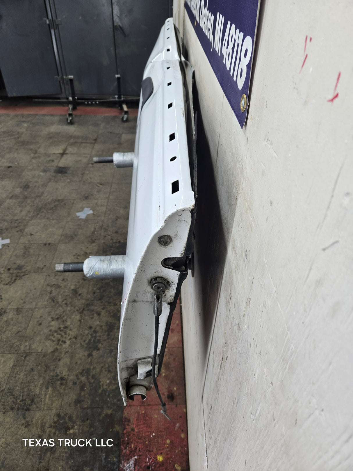 1997-2003 F150 / 1999-2007 Ford F250 F350 F450 F550 Super Duty Tailgate - White