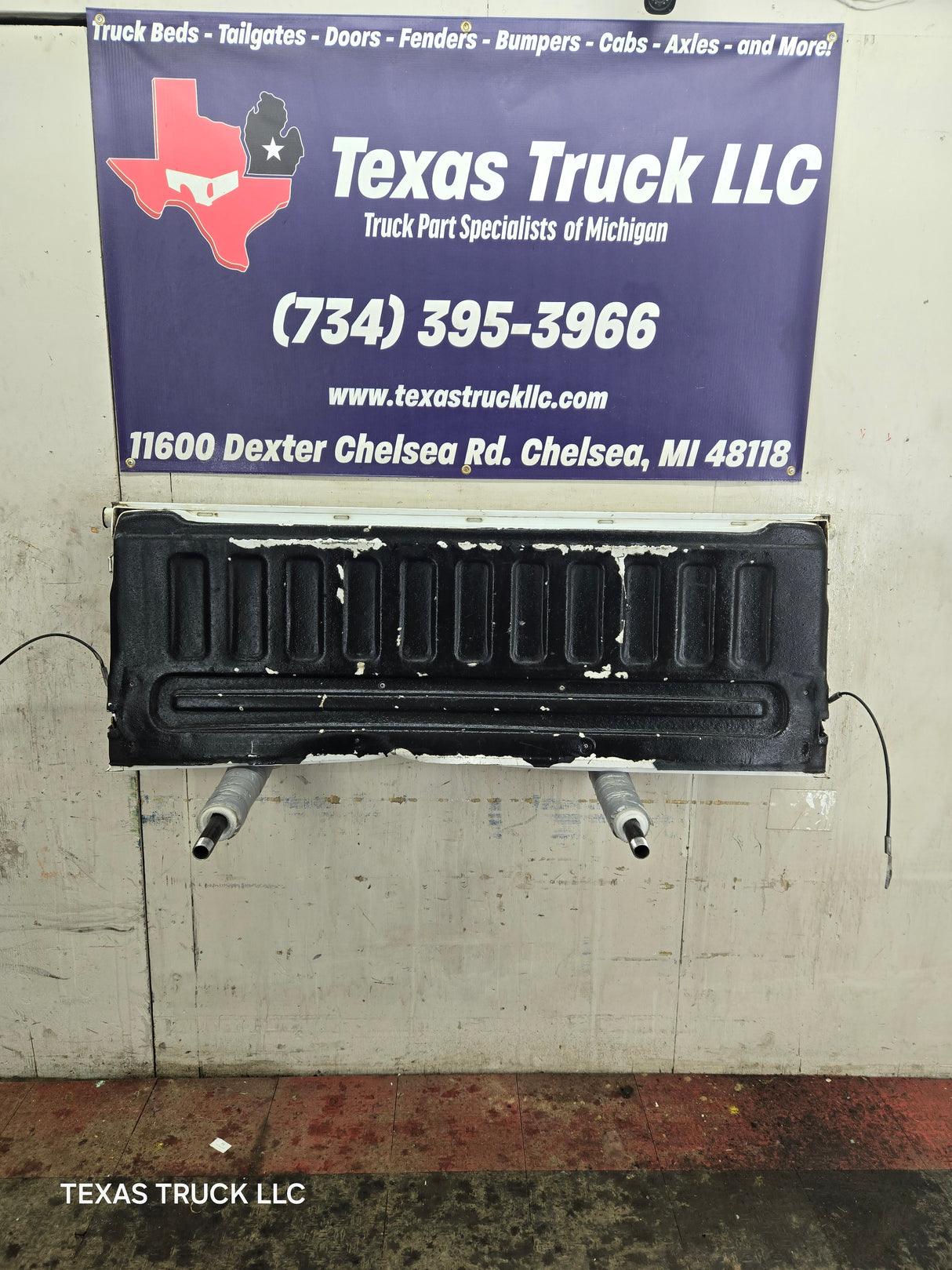 1997-2003 F150 / 1999-2007 Ford F250 F350 F450 F550 Super Duty Tailgate - White