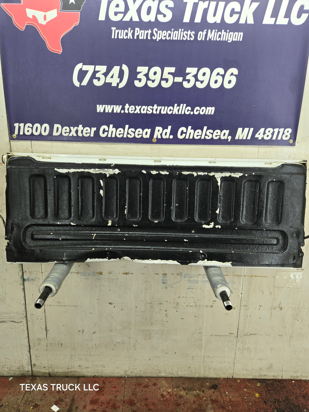 1997-2003 F150 / 1999-2007 Ford F250 F350 F450 F550 Super Duty Tailgate - White