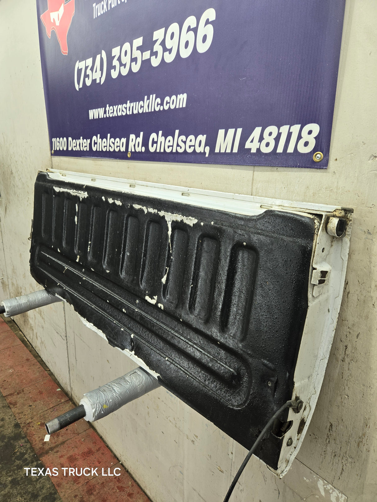 1997-2003 F150 / 1999-2007 Ford F250 F350 F450 F550 Super Duty Tailgate - White