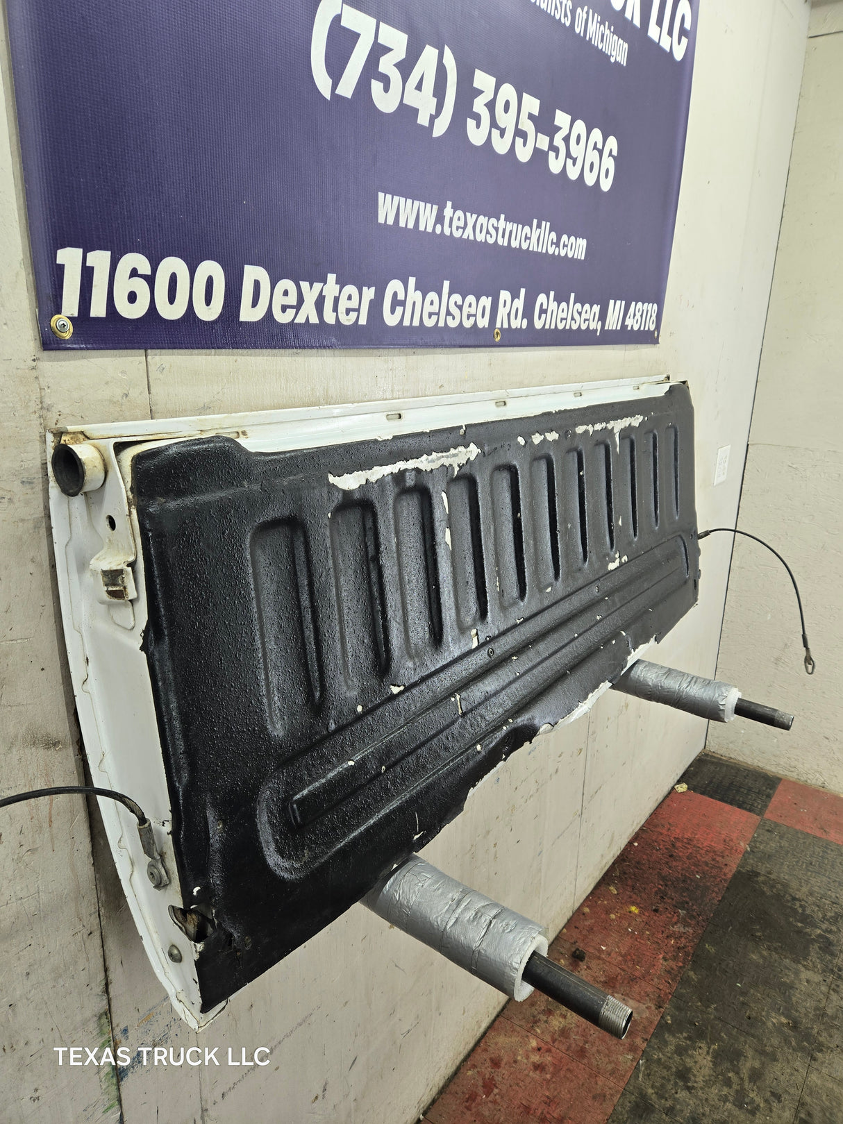 1997-2003 F150 / 1999-2007 Ford F250 F350 F450 F550 Super Duty Tailgate - White