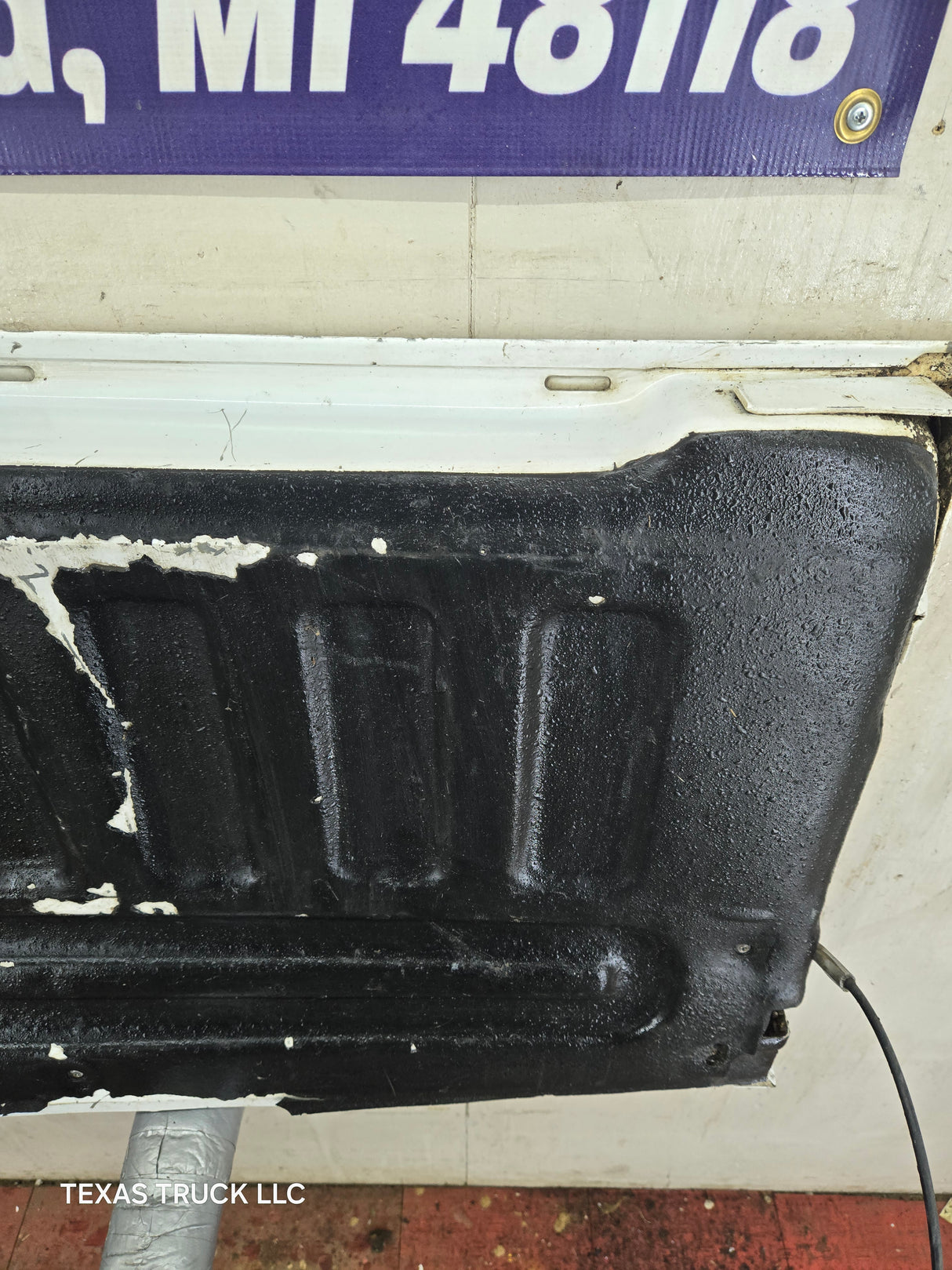 1997-2003 F150 / 1999-2007 Ford F250 F350 F450 F550 Super Duty Tailgate - White