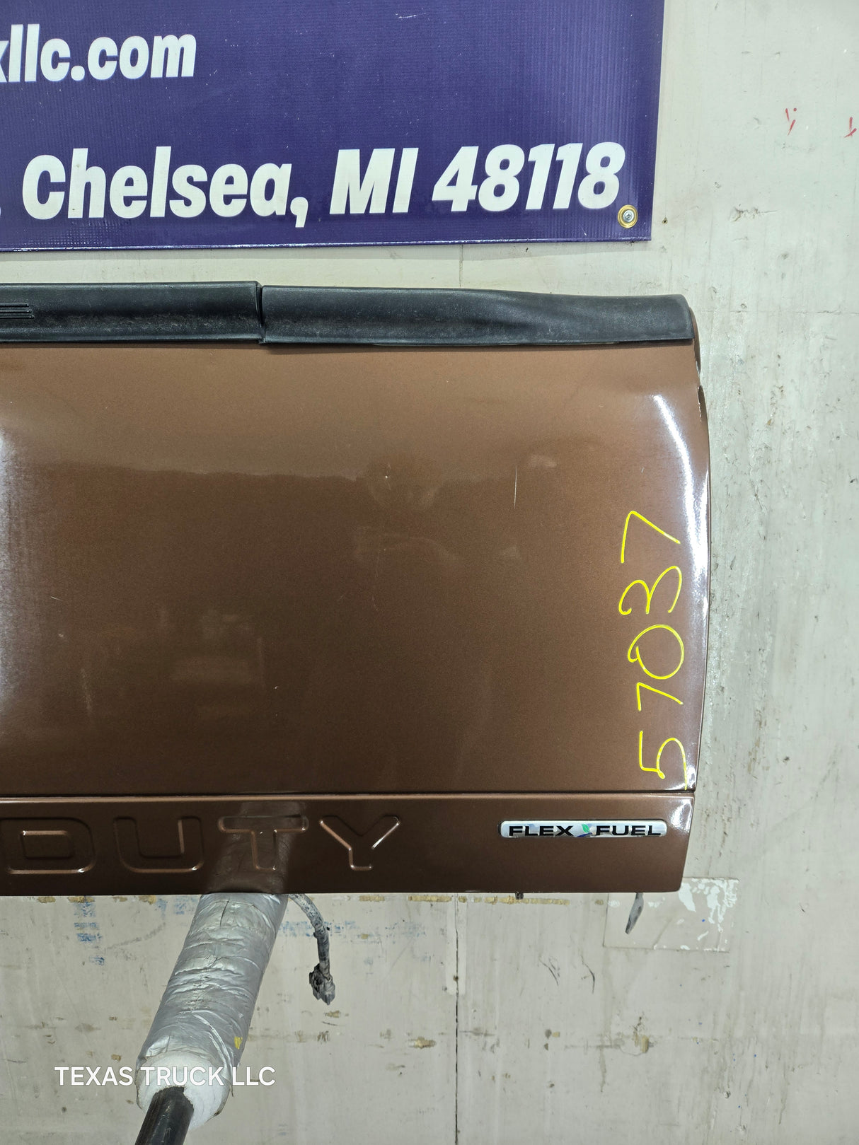 2008-2016 Ford Super Duty Tailgate With Step & Camera F250 F350 F450 F550 - Brown