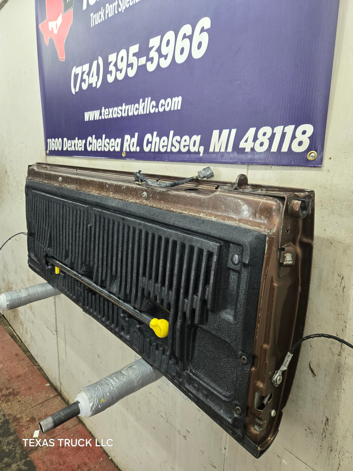 2008-2016 Ford Super Duty Tailgate With Step & Camera F250 F350 F450 F550 - Brown