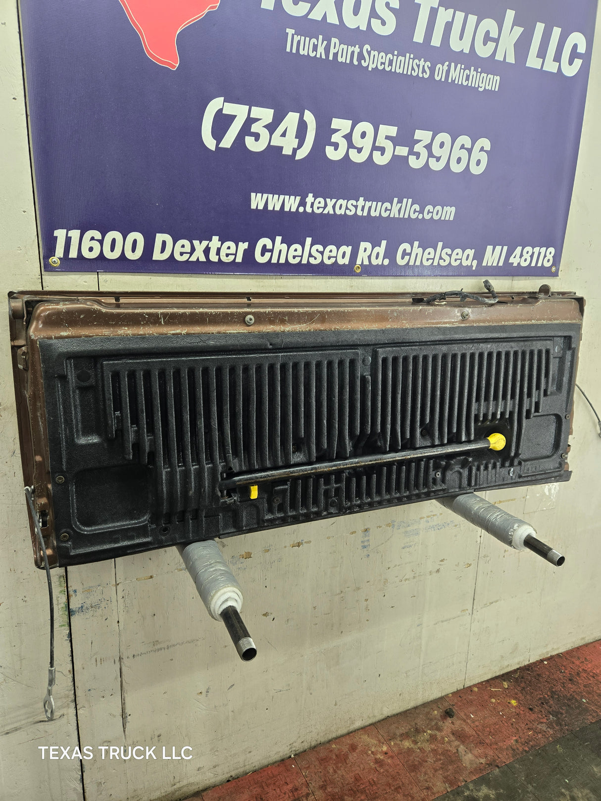 2008-2016 Ford Super Duty Tailgate With Step & Camera F250 F350 F450 F550 - Brown