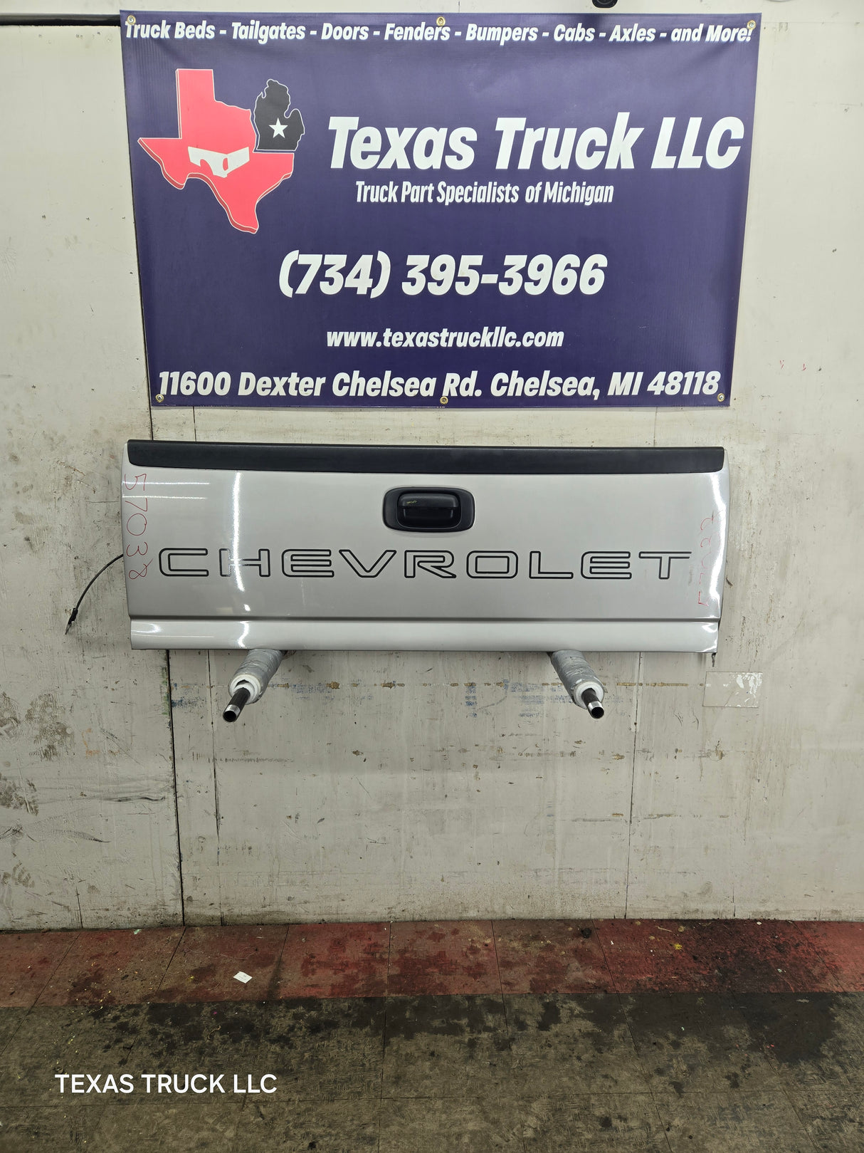 1999-2007 Chevrolet Silverado / GMC Sierra 1500 2500 3500 HD Tailgate - Pewter