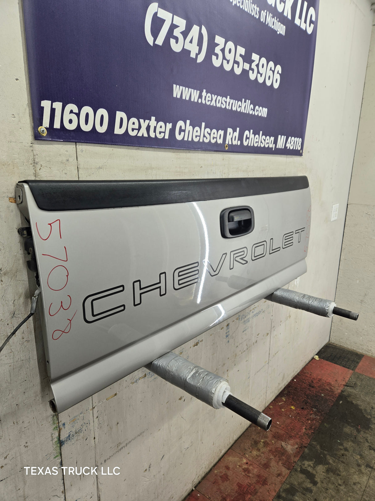 1999-2007 Chevrolet Silverado / GMC Sierra 1500 2500 3500 HD Tailgate - Pewter