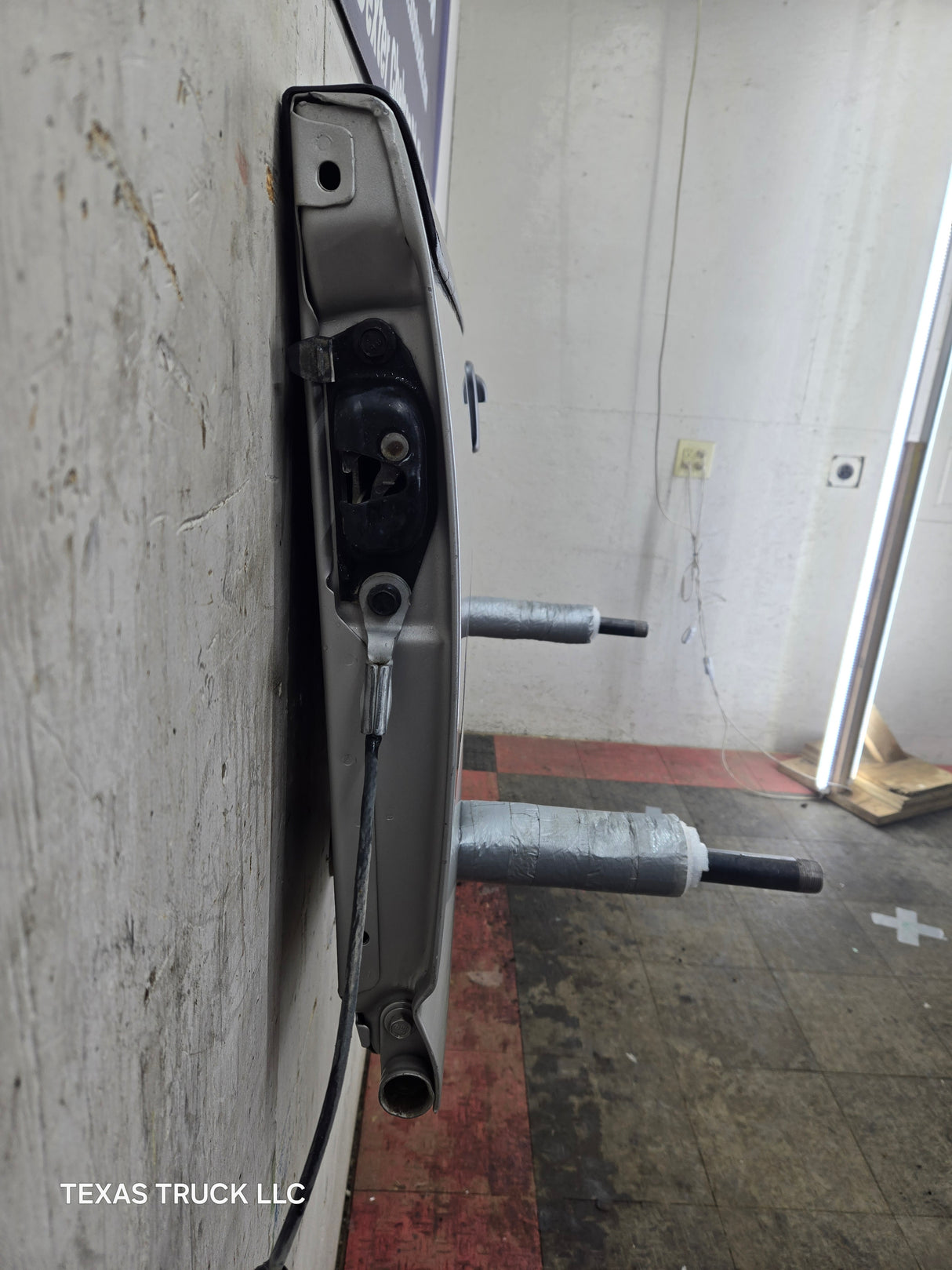 1999-2007 Chevrolet Silverado / GMC Sierra 1500 2500 3500 HD Tailgate - Pewter