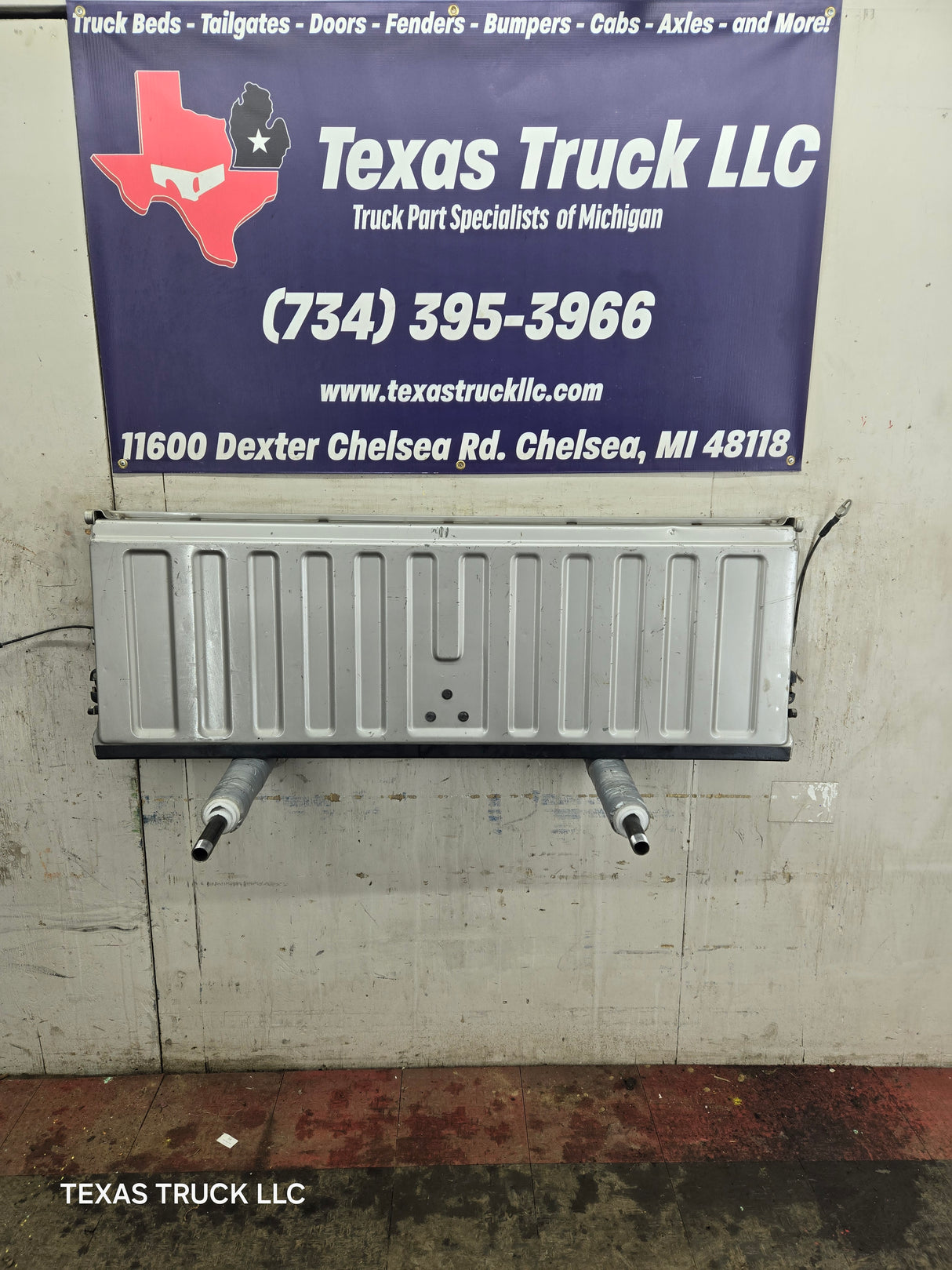 1999-2007 Chevrolet Silverado / GMC Sierra 1500 2500 3500 HD Tailgate - Pewter