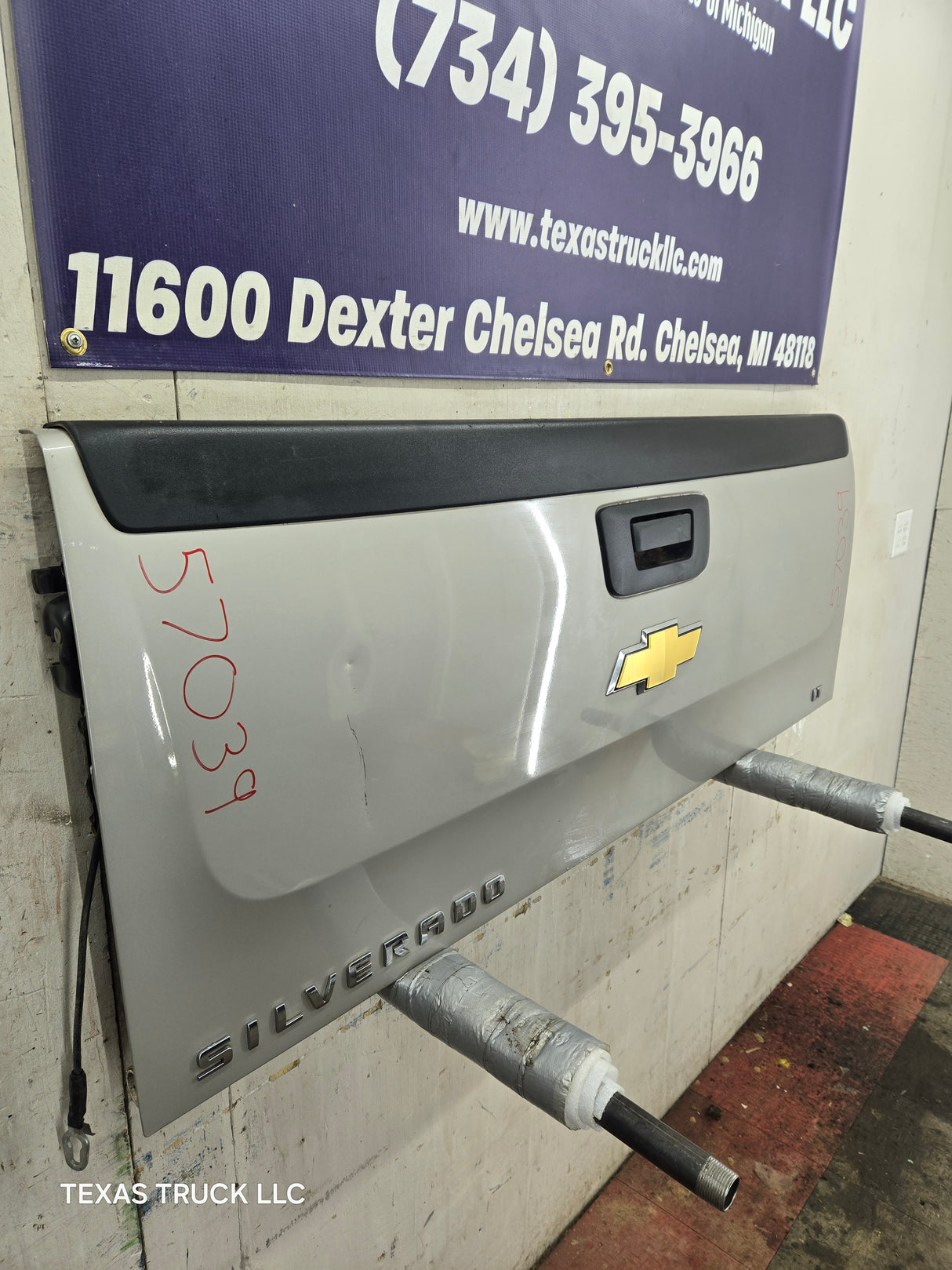 2007-2013 Chevrolet Silverado / GMC Sierra 1500 2500 3500 HD Tailgate