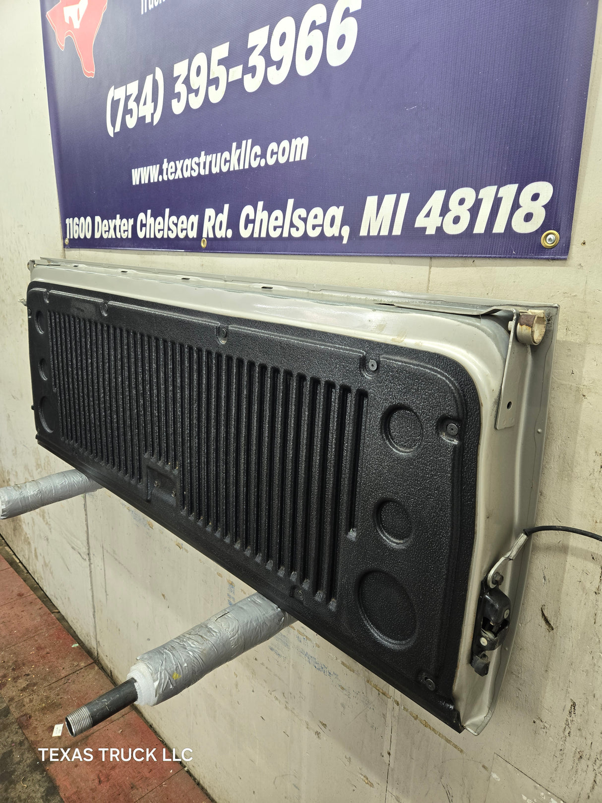 2007-2013 Chevrolet Silverado / GMC Sierra 1500 2500 3500 HD Tailgate