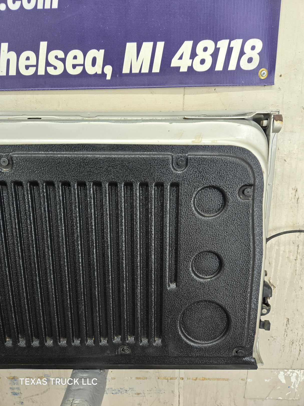 2007-2013 Chevrolet Silverado / GMC Sierra 1500 2500 3500 HD Tailgate