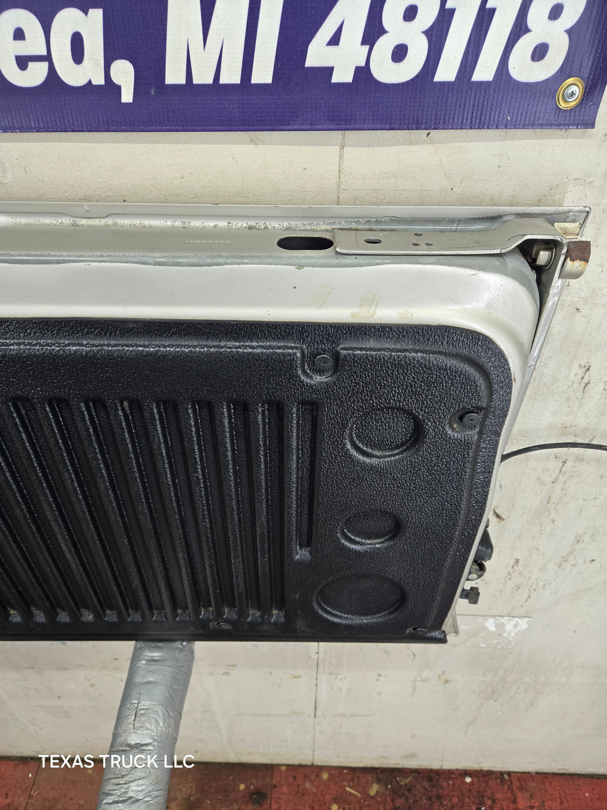 2007-2013 Chevrolet Silverado / GMC Sierra 1500 2500 3500 HD Tailgate