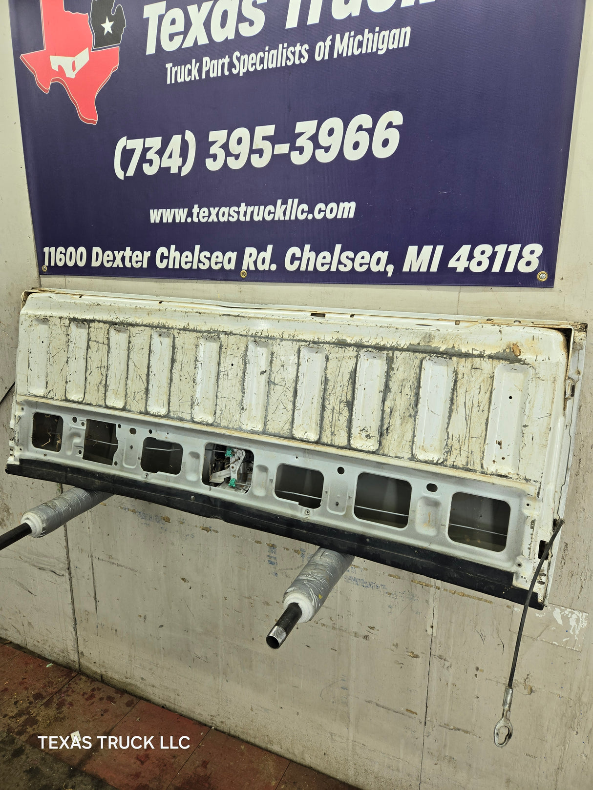 2008-2016 Ford Super Duty Tailgate F250 F350 F450 F550 - Oxford White