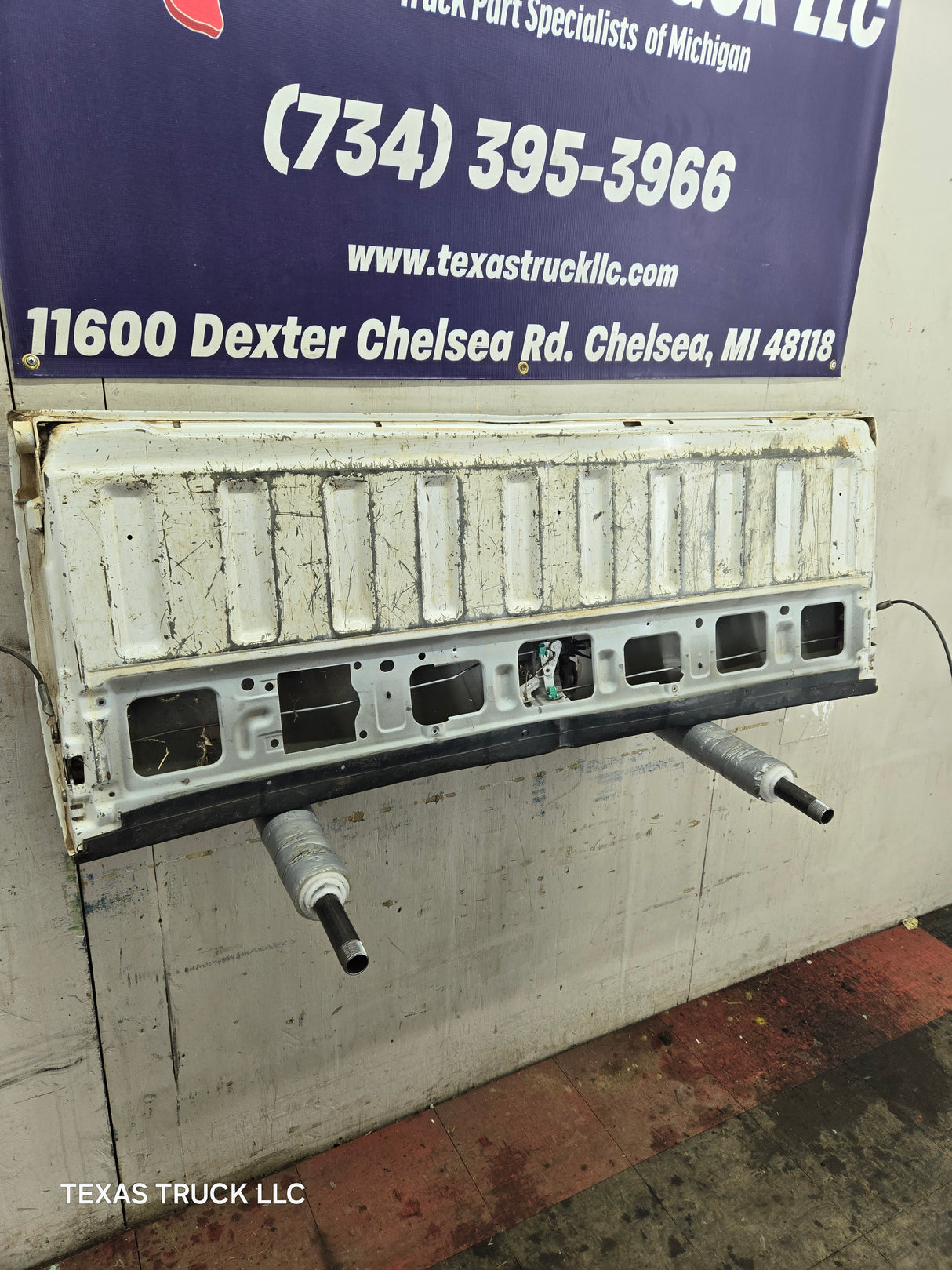 2008-2016 Ford Super Duty Tailgate F250 F350 F450 F550 - Oxford White