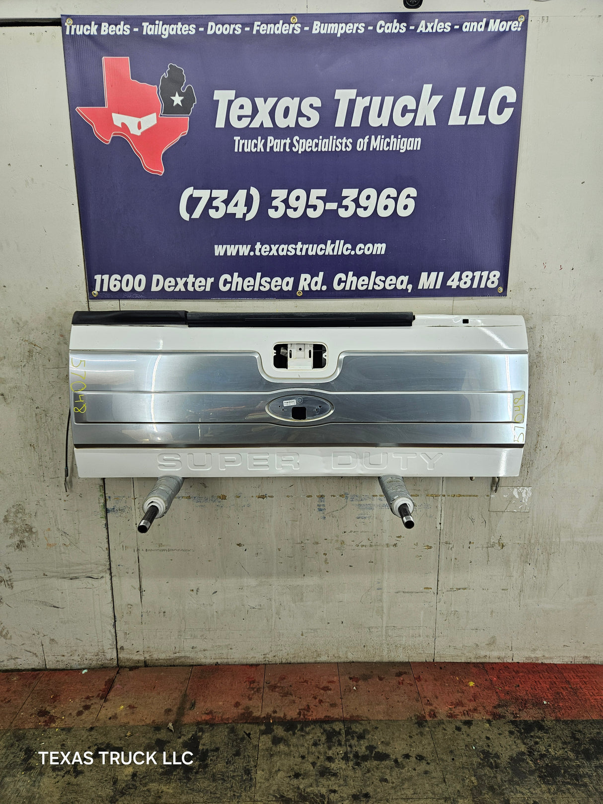 2008-2016 Ford Super Duty Platinum Tailgate With Step F250 F350 F450 F550 - Pearl White