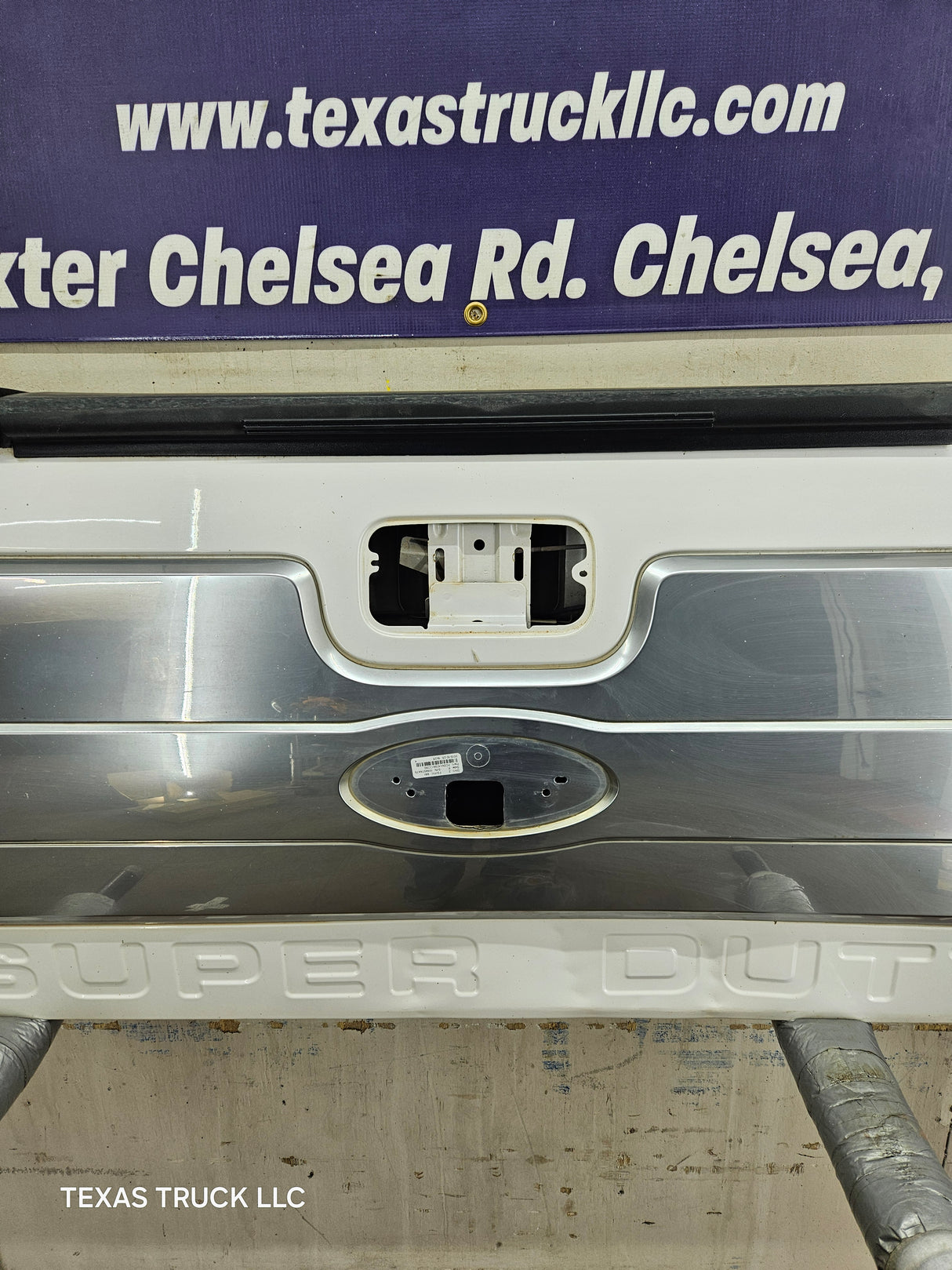 2008-2016 Ford Super Duty Platinum Tailgate With Step F250 F350 F450 F550 - Pearl White