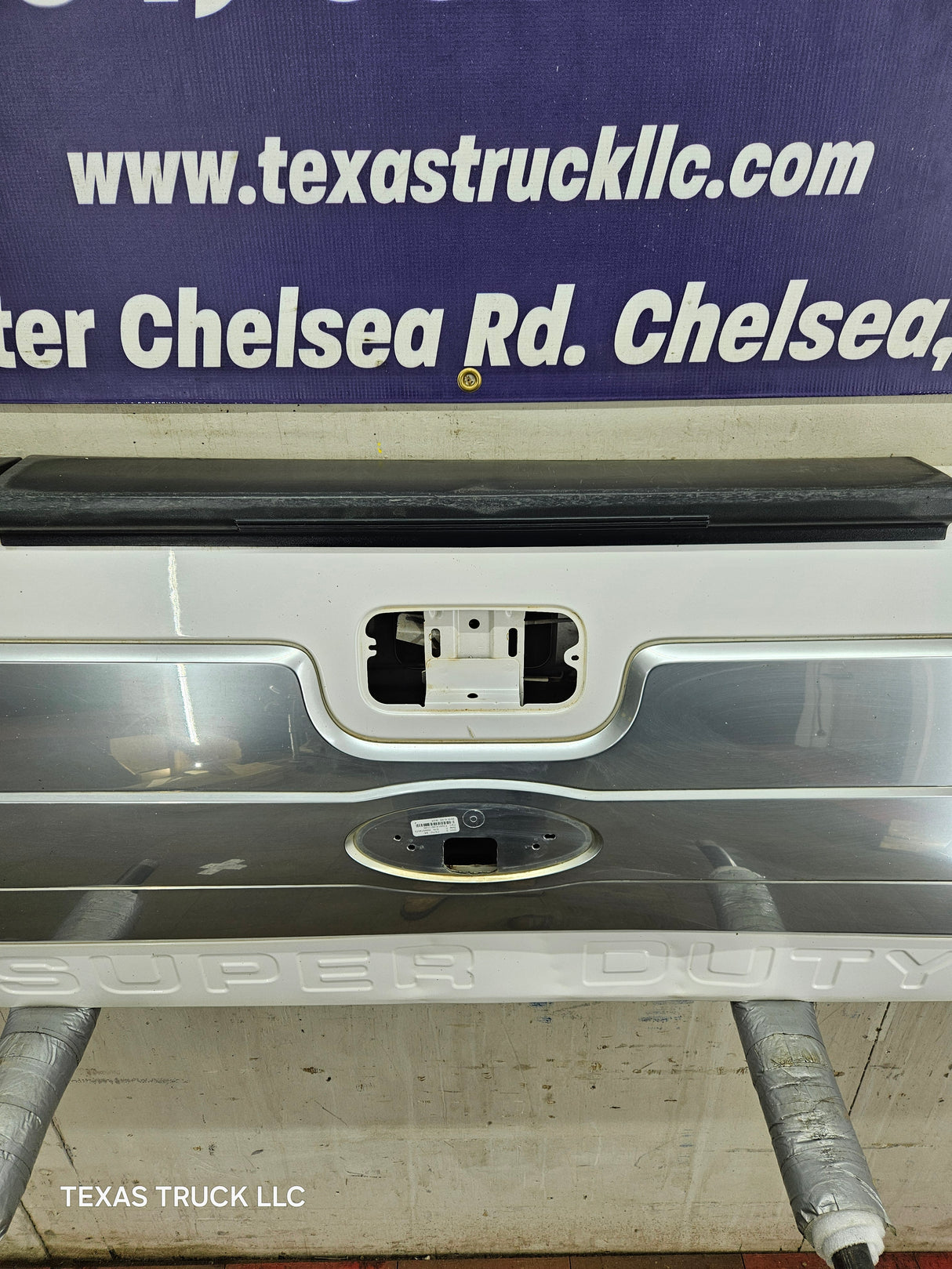 2008-2016 Ford Super Duty Platinum Tailgate With Step F250 F350 F450 F550 - Pearl White