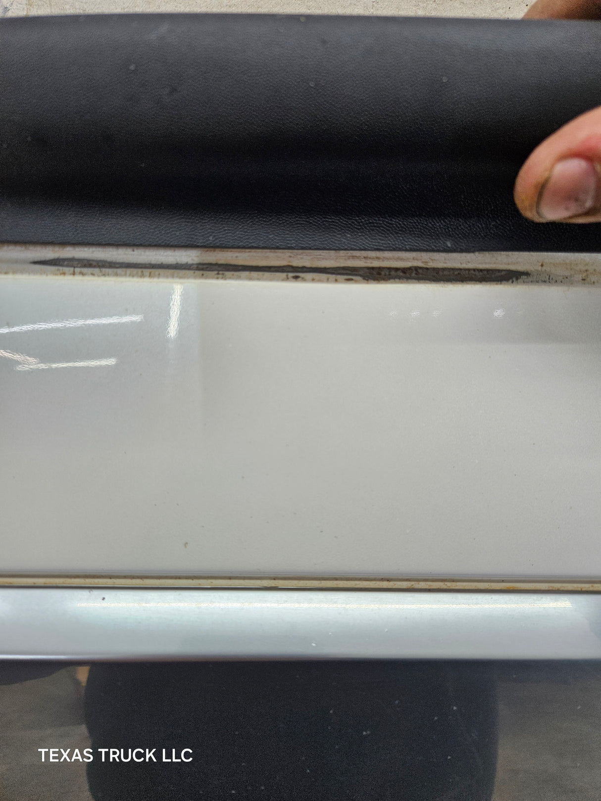 2008-2016 Ford Super Duty Platinum Tailgate With Step F250 F350 F450 F550 - Pearl White