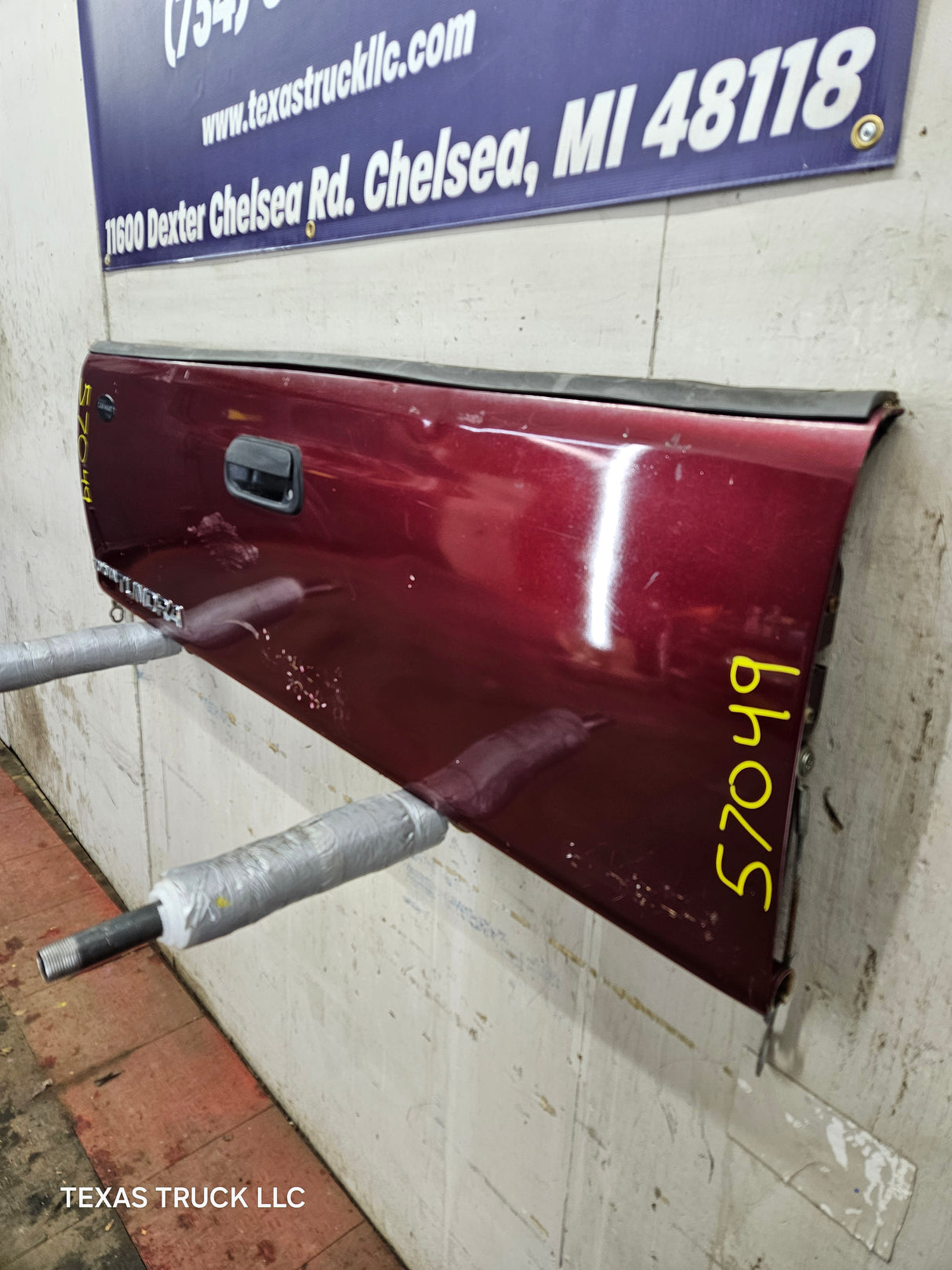 2001-2006 Toyota Tundra Tailgate - Maroon