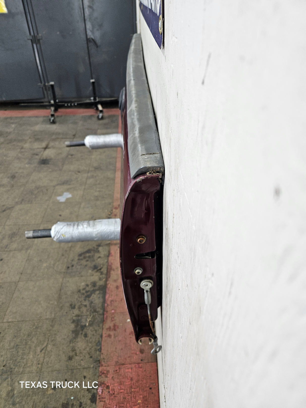 2001-2006 Toyota Tundra Tailgate - Maroon