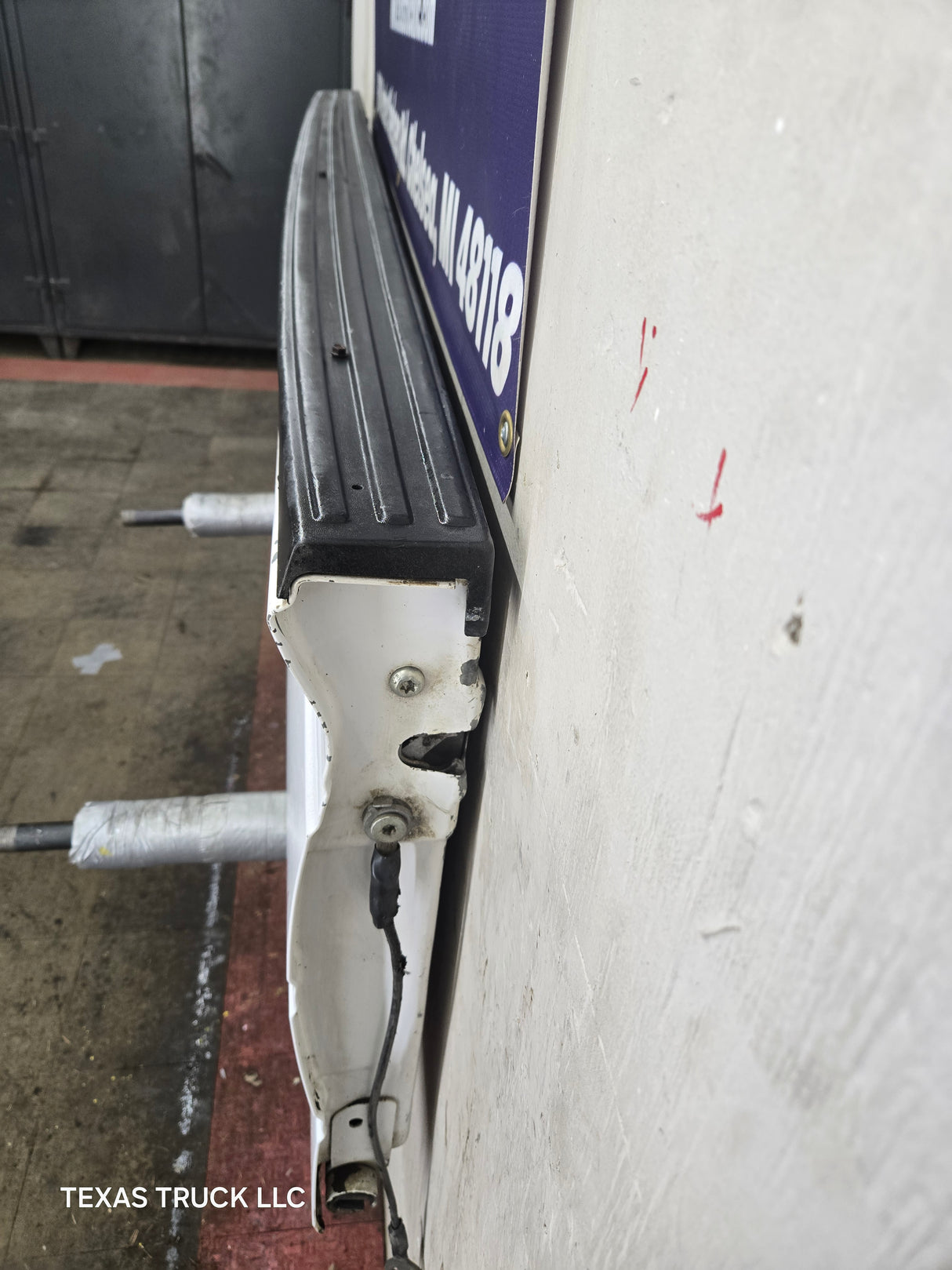 2009-2014 Ford F150 Tailgate - Oxford White