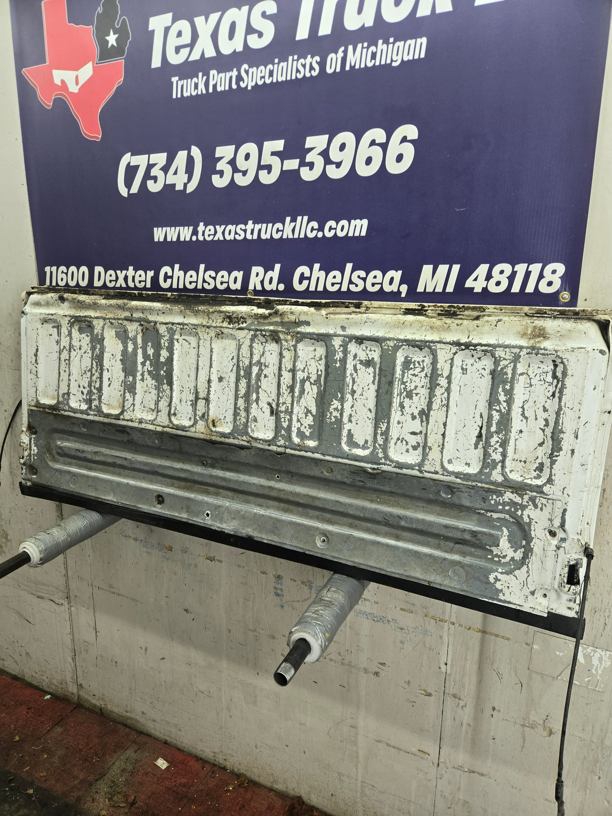 2009-2014 Ford F150 Tailgate - Oxford White