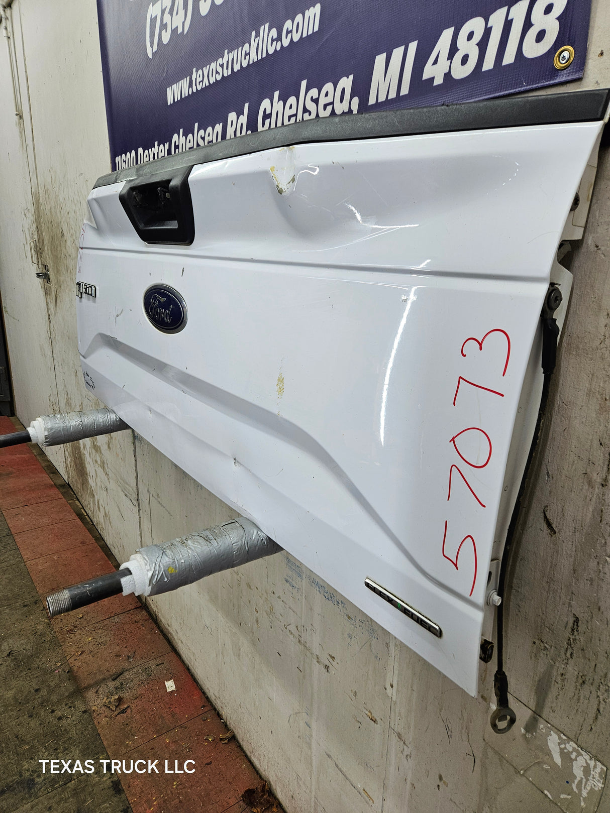 2015-2017 Ford F150 Tailgate W/Step - Oxford White