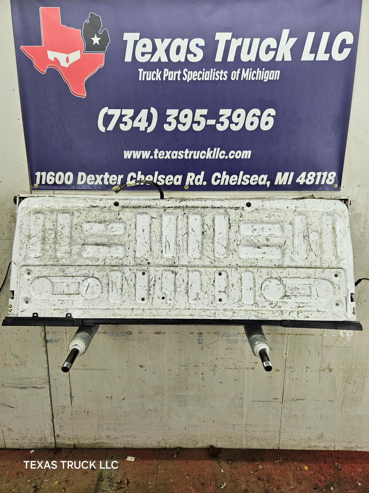 2015-2017 Ford F150 Tailgate W/Step - Oxford White