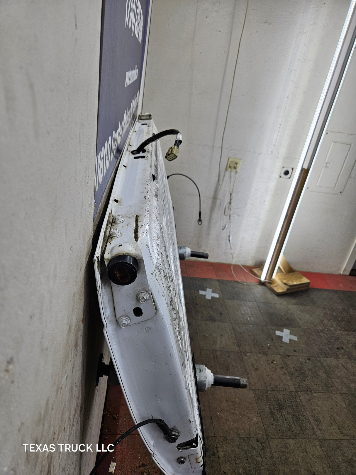 2015-2017 Ford F150 Tailgate W/Step - Oxford White