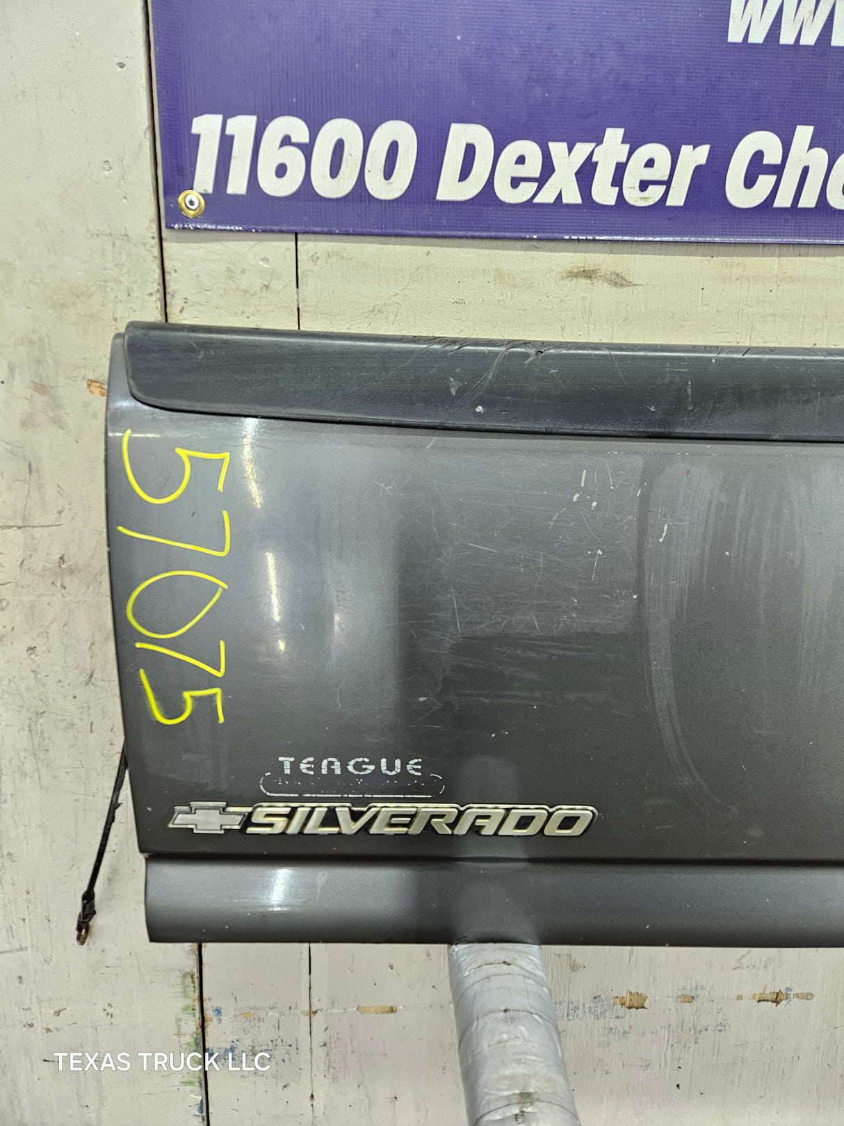 1999-2007 Chevrolet Silverado / GMC Sierra 1500 2500 3500 HD Tailgate