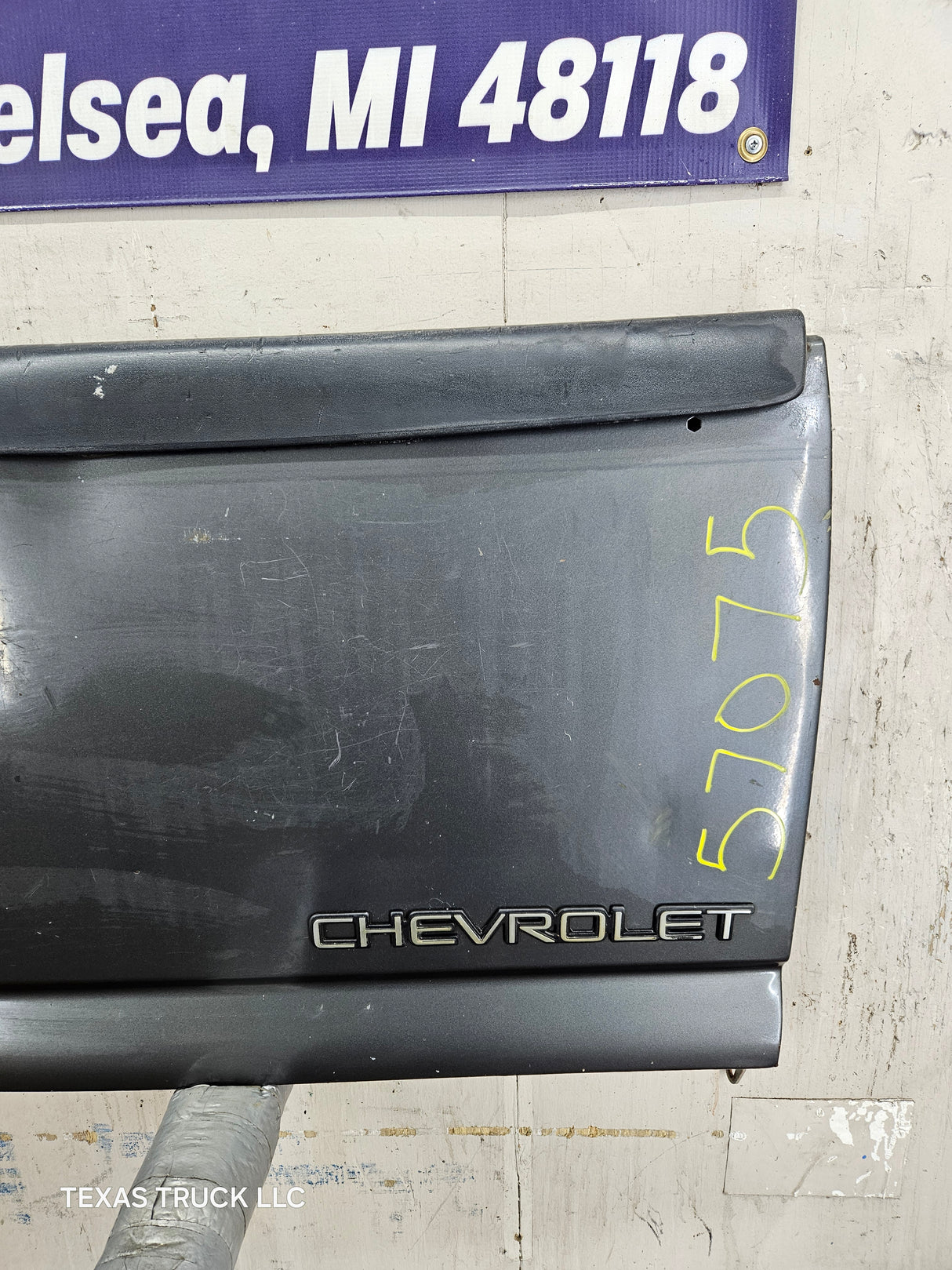 1999-2007 Chevrolet Silverado / GMC Sierra 1500 2500 3500 HD Tailgate