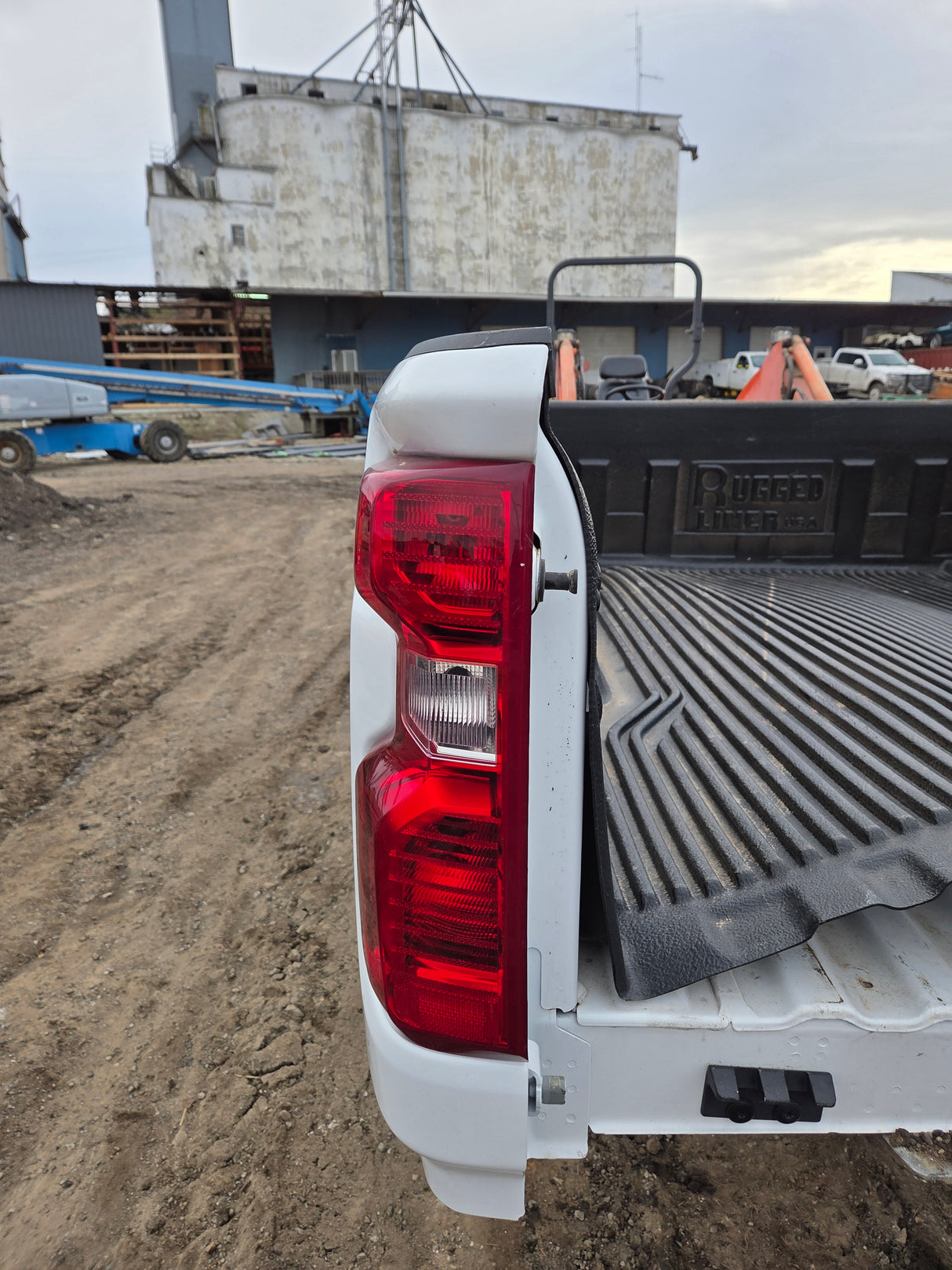 2019-2025 Chevrolet Silverado 2500 3500 HD 6' 6" Short Truck Bed