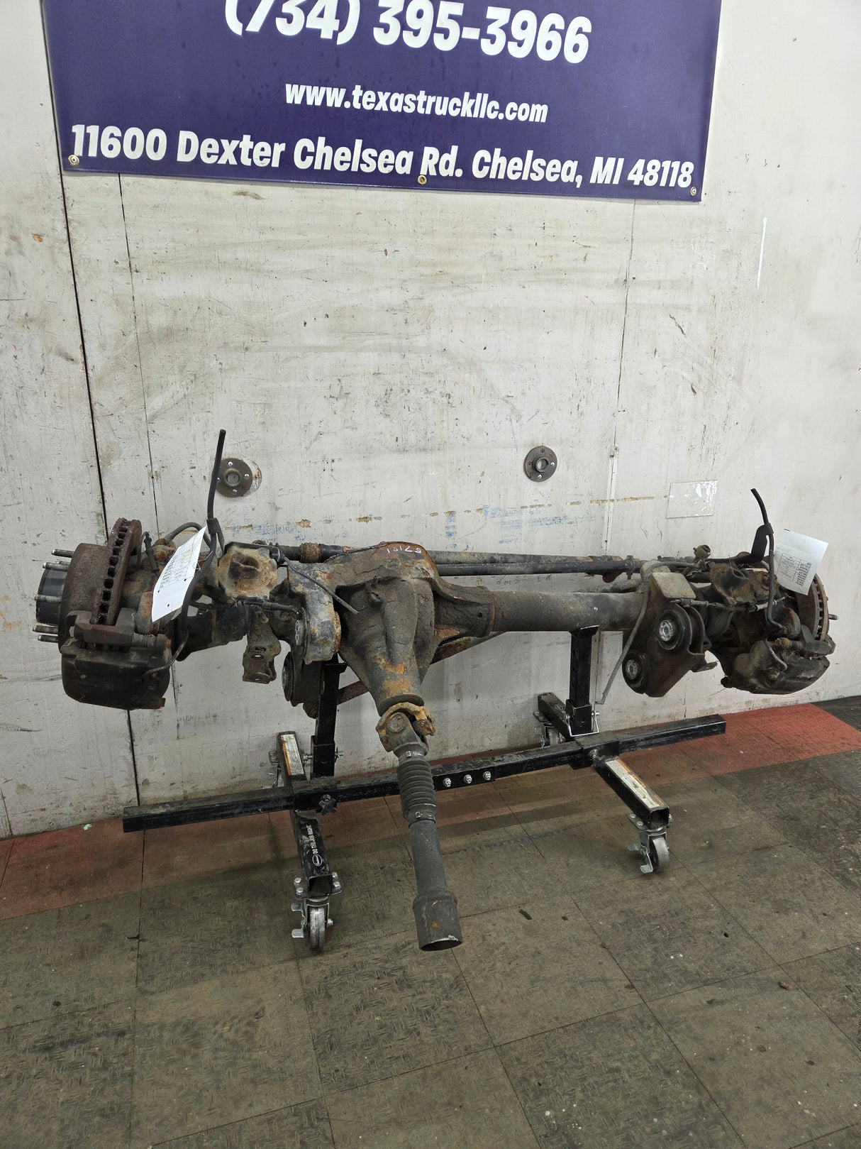 2011-2012 Ford Super Duty F250 F350 Front Axle 3.55 Gear Ratio 184K MILES