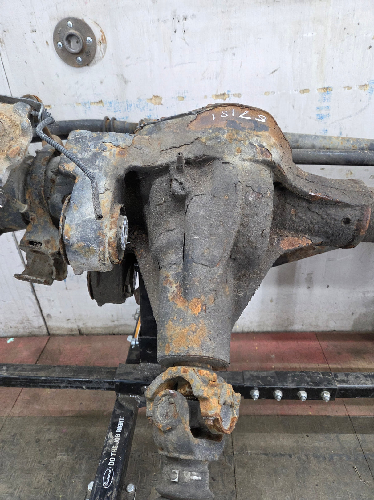 2011-2012 Ford Super Duty F250 F350 Front Axle 3.55 Gear Ratio 184K MILES