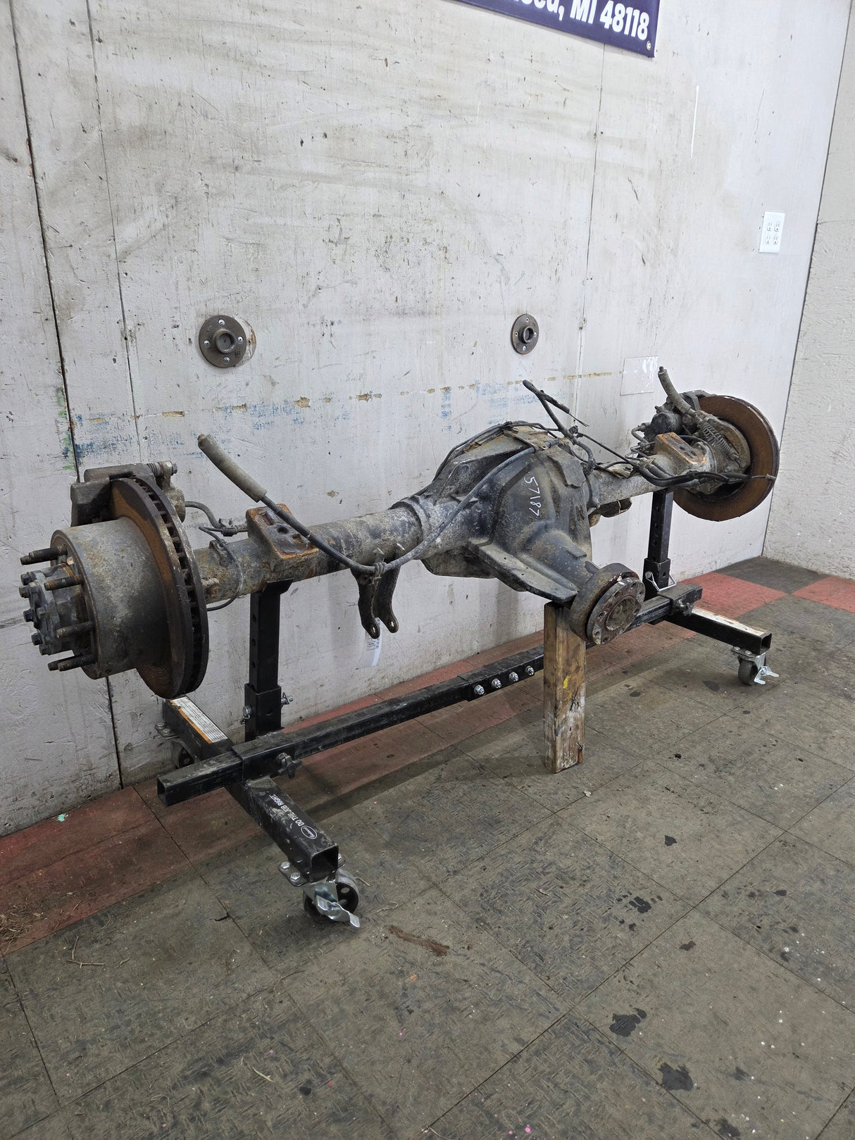 2011-2012 Ford Super Duty F250 F350 Rear Axle 3.55 Gear Ratio Electric Locking Rear End 184k miles