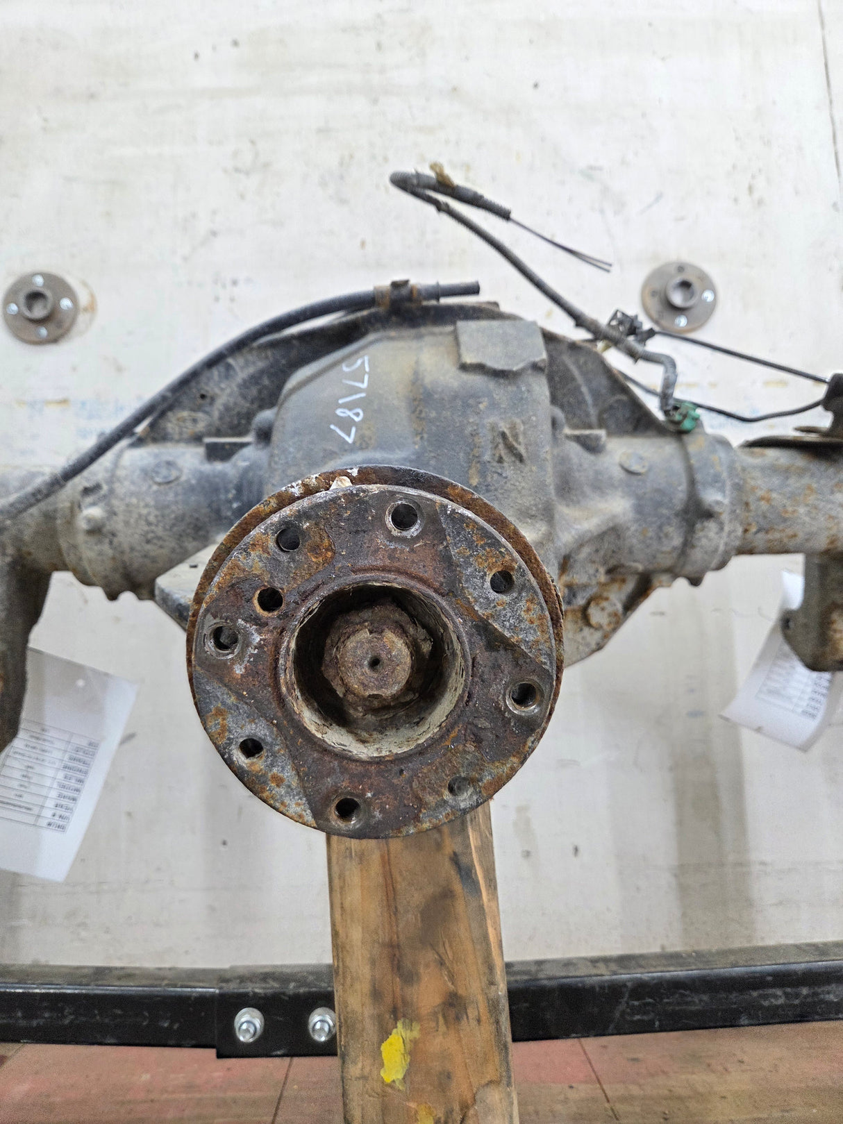 2011-2012 Ford Super Duty F250 F350 Rear Axle 3.55 Gear Ratio Electric Locking Rear End 184k miles