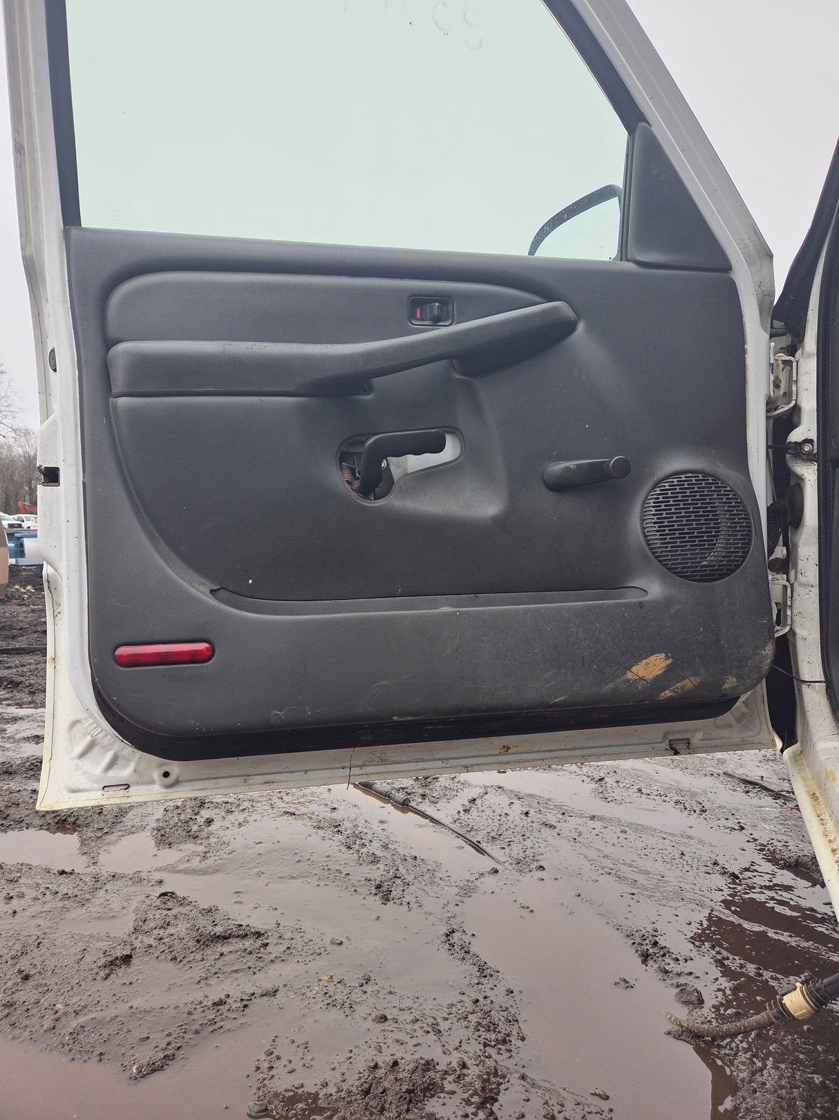 1999-2007 Chevrolet Silverado / GMC Sierra 1500 2500 HD 3500HD Regular Cab Body - Summit white