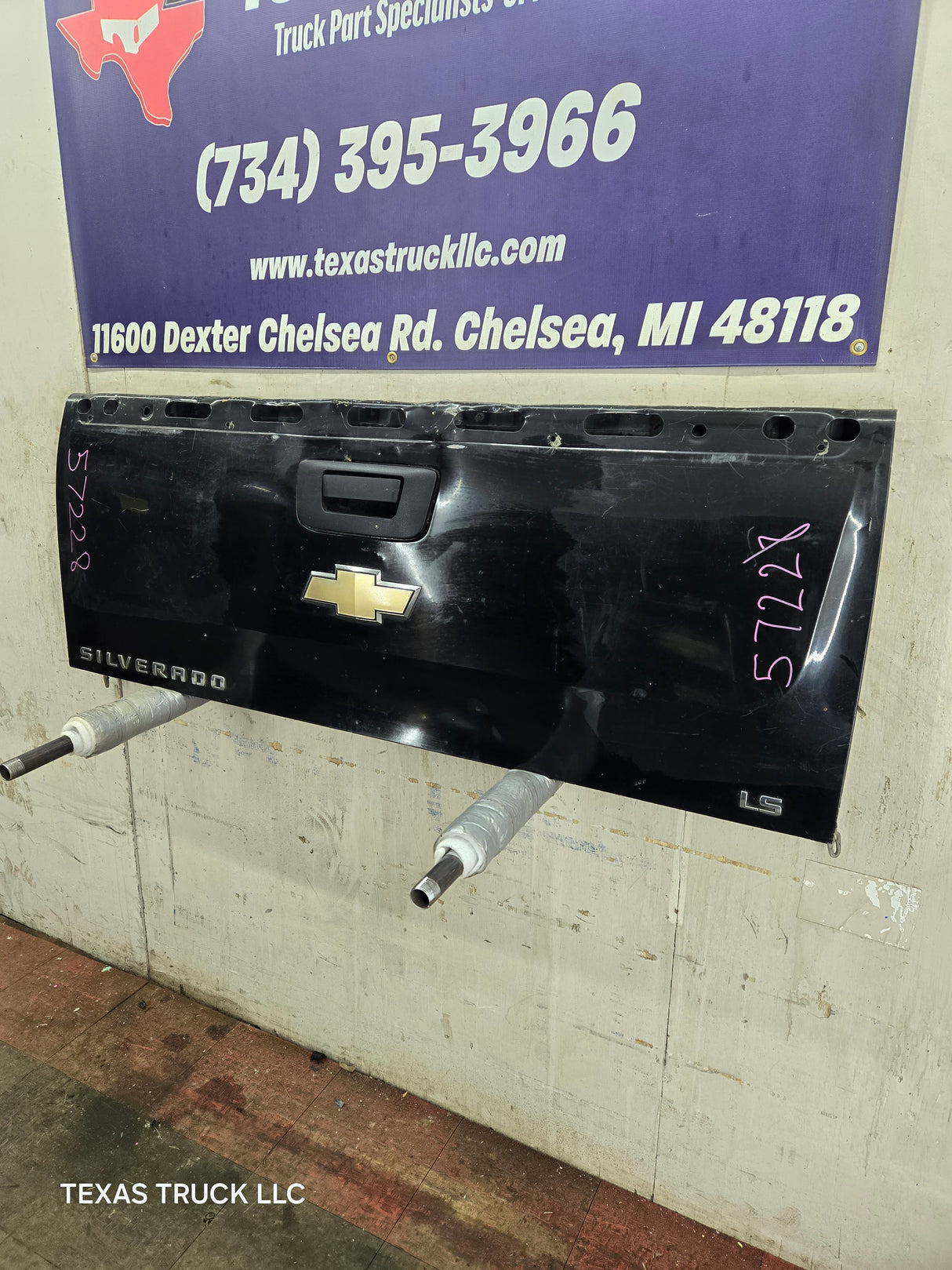 2007-2013 Chevrolet Silverado / GMC Sierra 1500 2500 3500 HD Tailgate