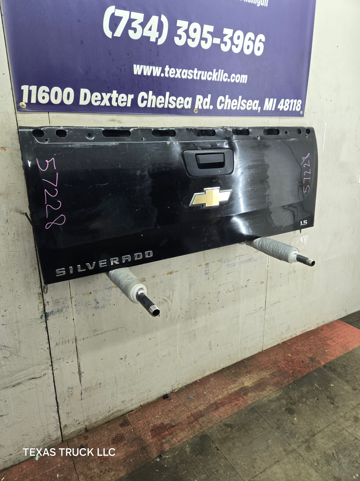 2007-2013 Chevrolet Silverado / GMC Sierra 1500 2500 3500 HD Tailgate