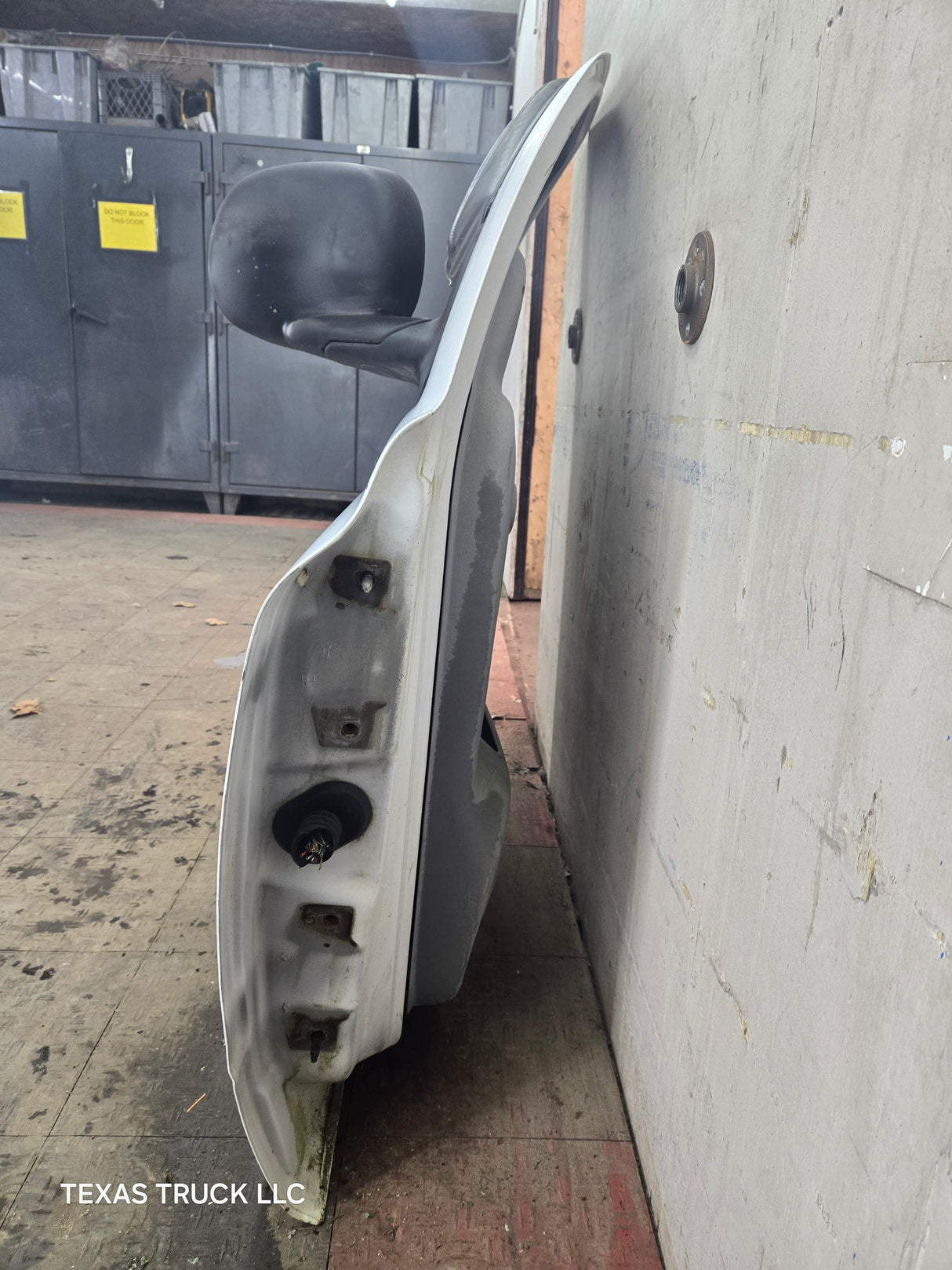 1998-2003 Dodge Durango 1st Gen RH Passenger Side Front Door