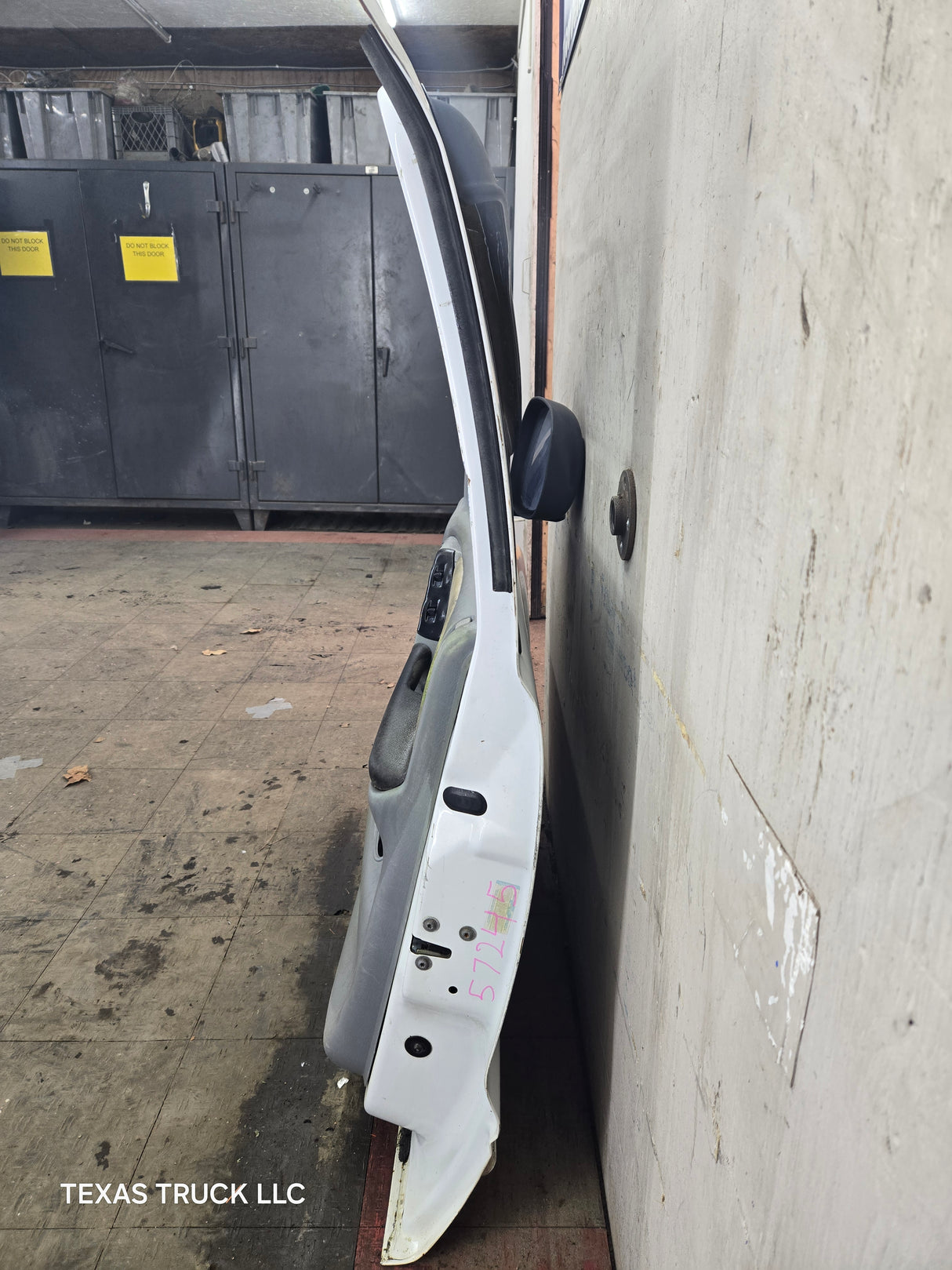 1998-2003 Dodge Durango 1st Gen RH Passenger Side Front Door