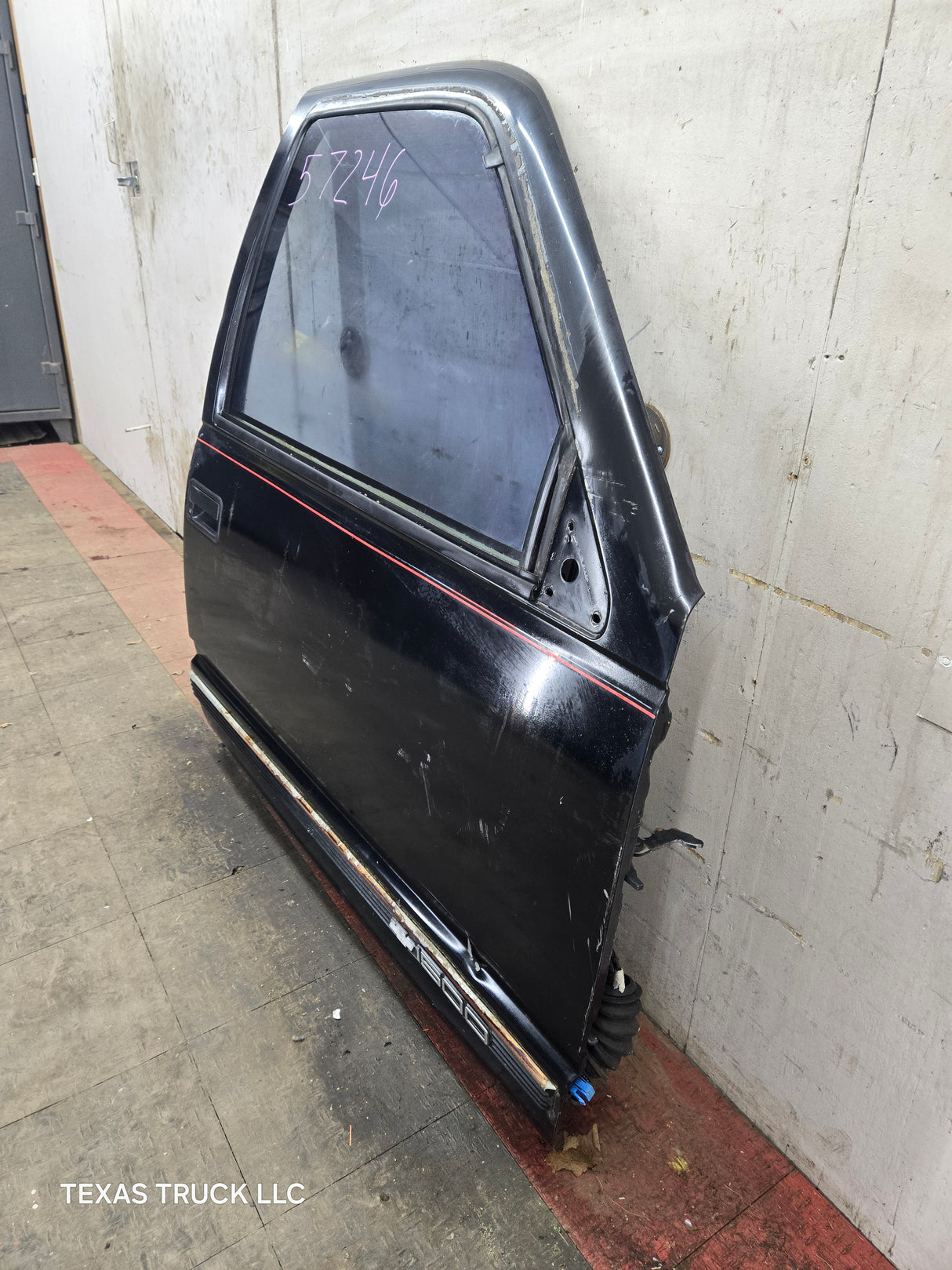 1988-2000 Chevrolet Silverado Suburban GMC Sierra RH Front Passenger Door