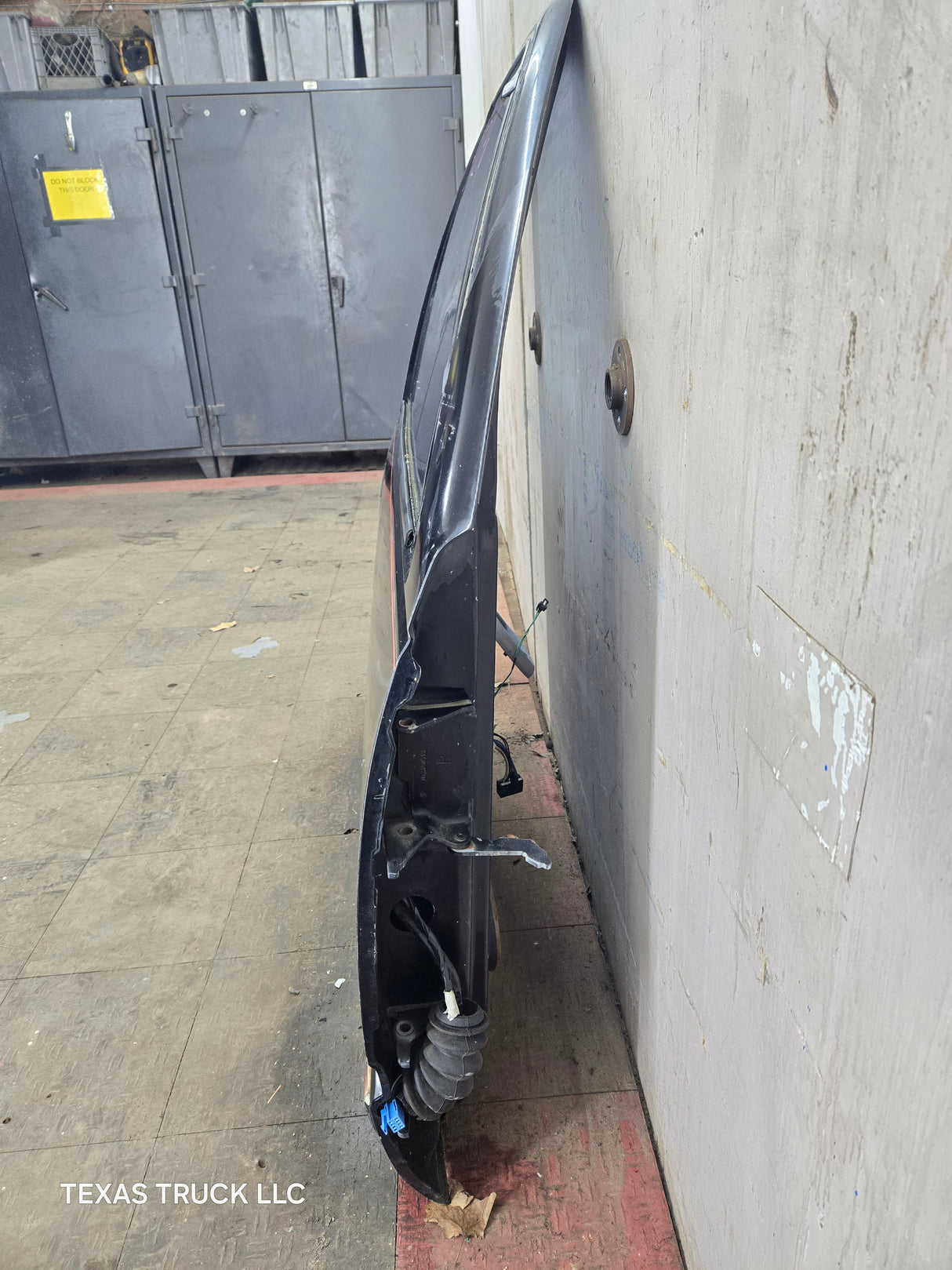 1988-2000 Chevrolet Silverado Suburban GMC Sierra RH Front Passenger Door
