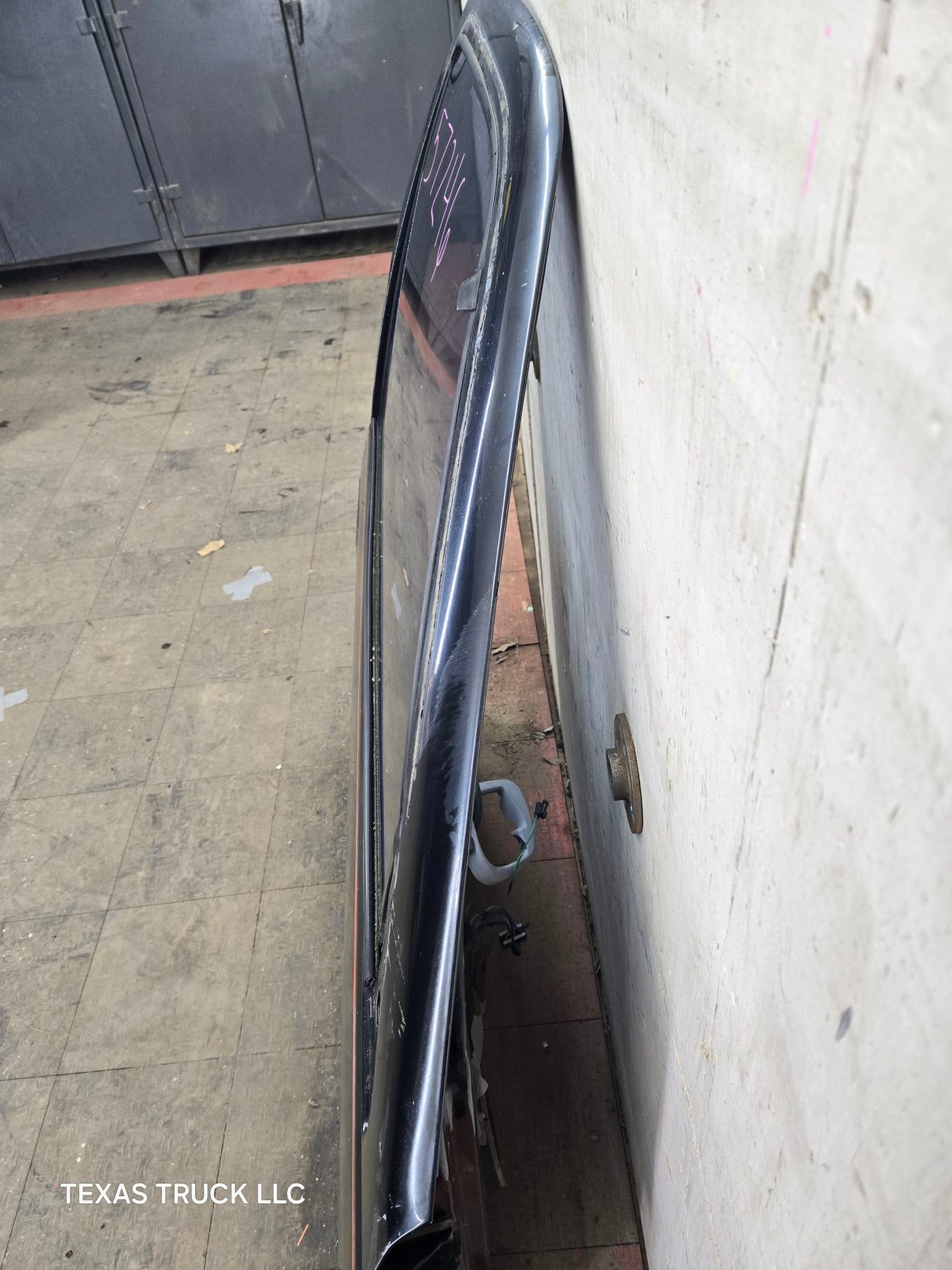 1988-2000 Chevrolet Silverado Suburban GMC Sierra RH Front Passenger Door