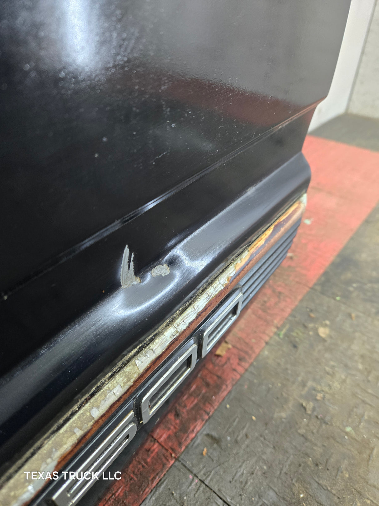 1988-2000 Chevrolet Silverado Suburban GMC Sierra RH Front Passenger Door
