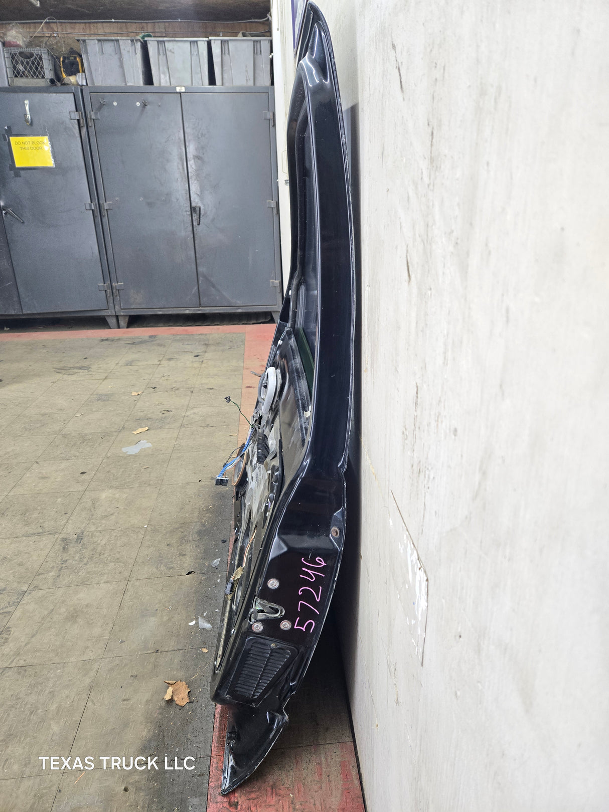1988-2000 Chevrolet Silverado Suburban GMC Sierra RH Front Passenger Door