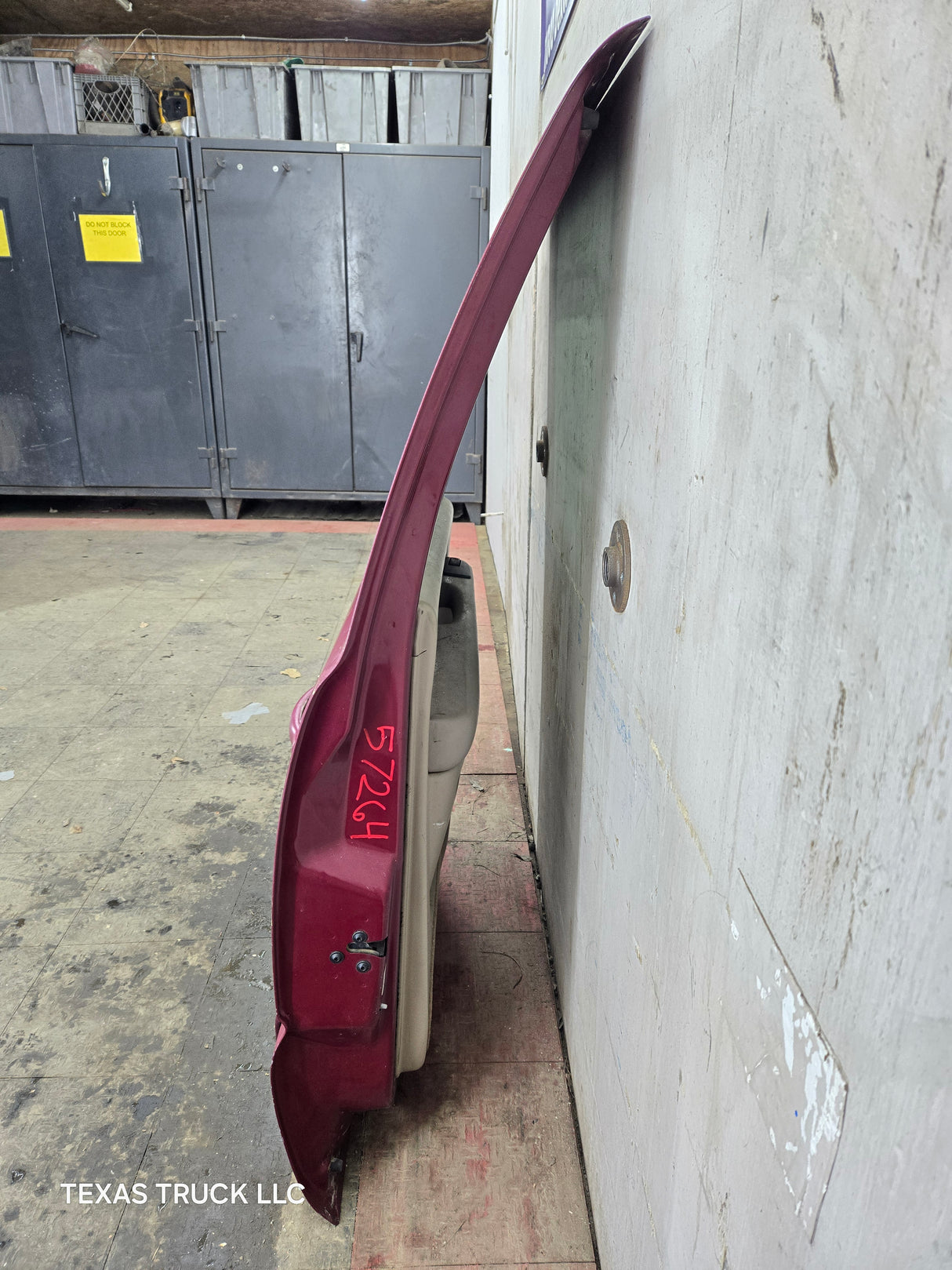 1999-2007 Chevrolet Silverado / GMC Sierra 1500 2500 3500 HD Driver side LH Crew Cab rear door