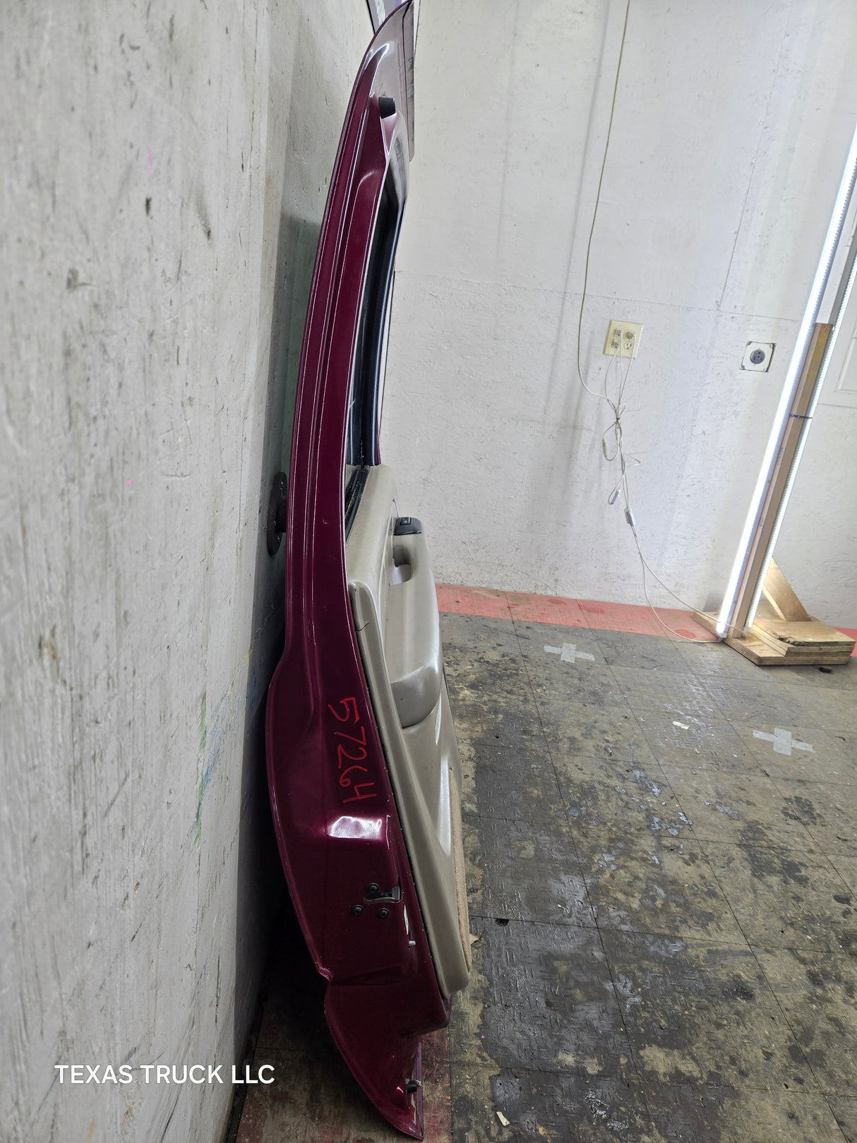 1999-2007 Chevrolet Silverado / GMC Sierra 1500 2500 3500 HD Driver side LH Crew Cab rear door