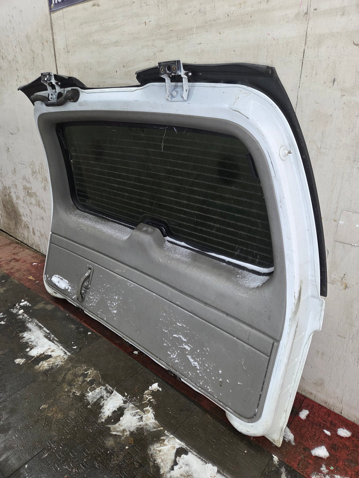 2001-2005 Chevrolet Suburban Tahoe 1500 Rear Hatch Trunk Lid